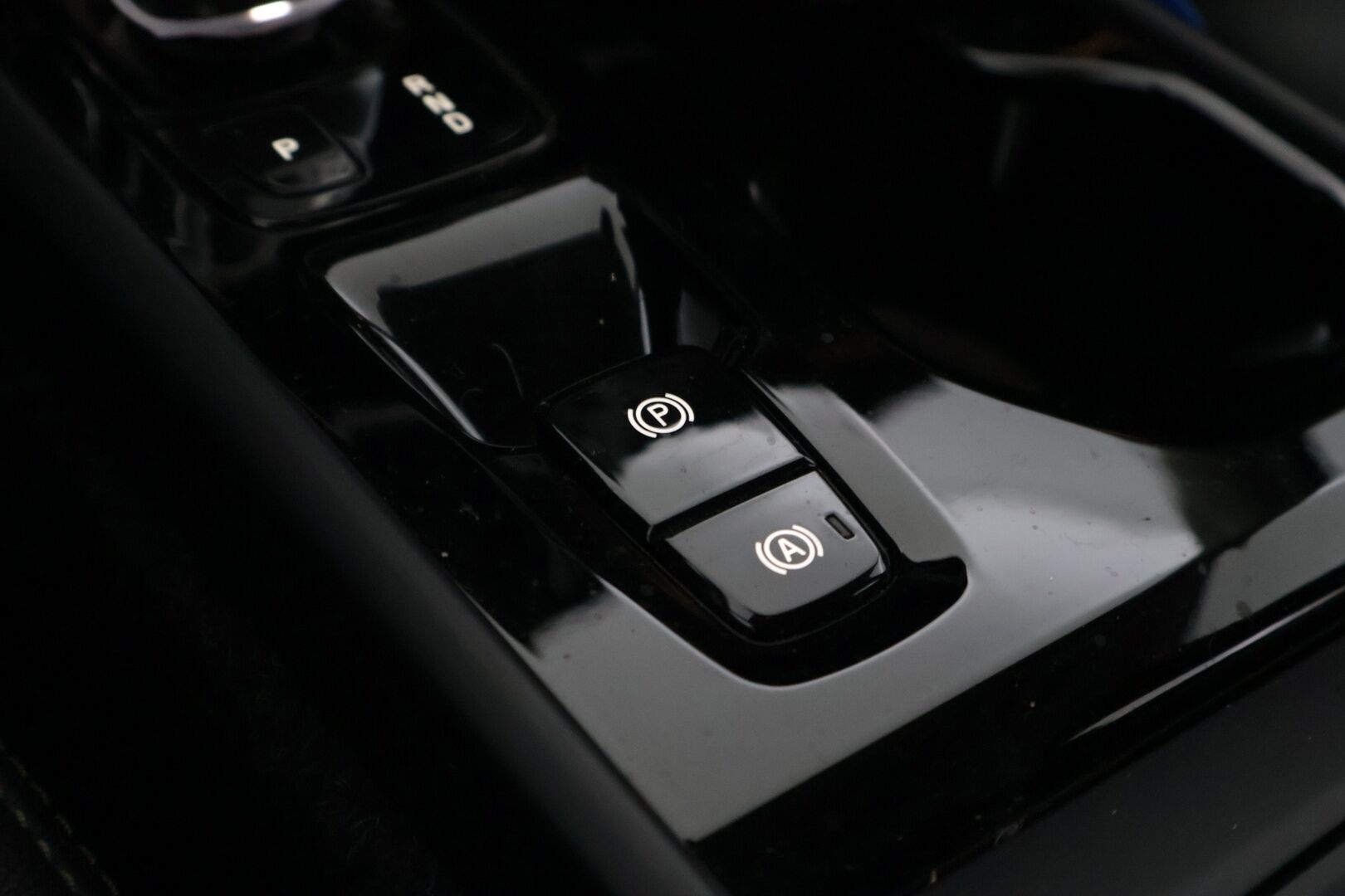 Volvo XC40 2020 D3 Business Inscription aut *Webasto / VOC / ACC / S.Koukku / LED / P.Kamera* - *Merkkihuollettu!! / Kahdet hyvät renkaat / S.Luukku / Nahkasisusta*