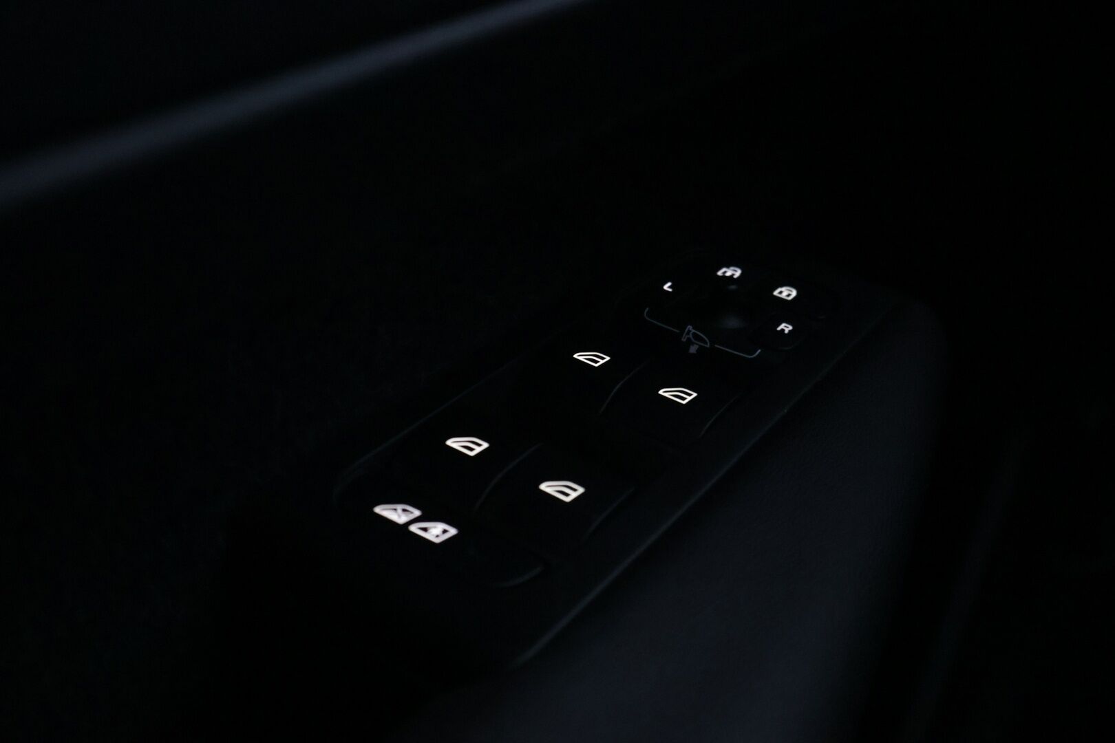 Volvo XC40 2020 D3 Business Inscription aut *Webasto / VOC / ACC / S.Koukku / LED / P.Kamera* - *Merkkihuollettu!! / Kahdet hyvät renkaat / S.Luukku / Nahkasisusta*