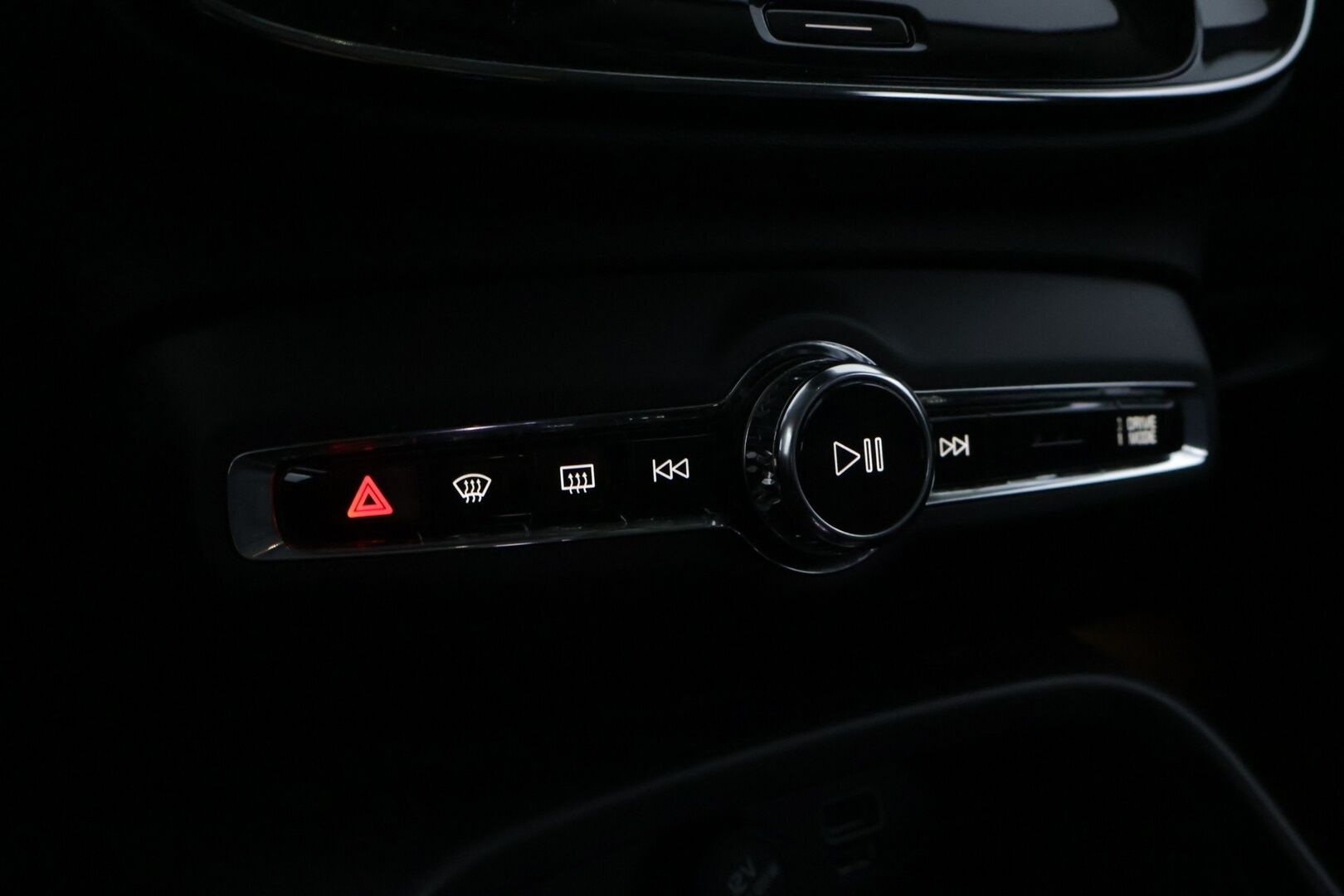 Volvo XC40 2020 D3 Business Inscription aut *Webasto / VOC / ACC / S.Koukku / LED / P.Kamera* - *Merkkihuollettu!! / Kahdet hyvät renkaat / S.Luukku / Nahkasisusta*