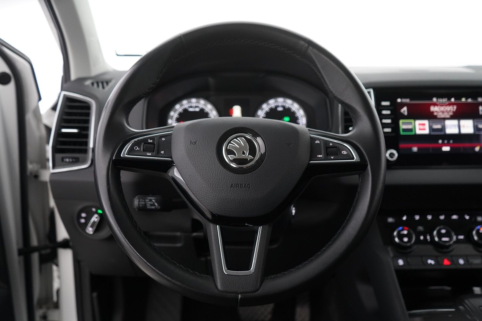 Skoda Karoq 2020 2,0 TDI 150 4x4 Style DSG Autom. // Webasto / ACC / Blis / Koukku / P-kamera //
