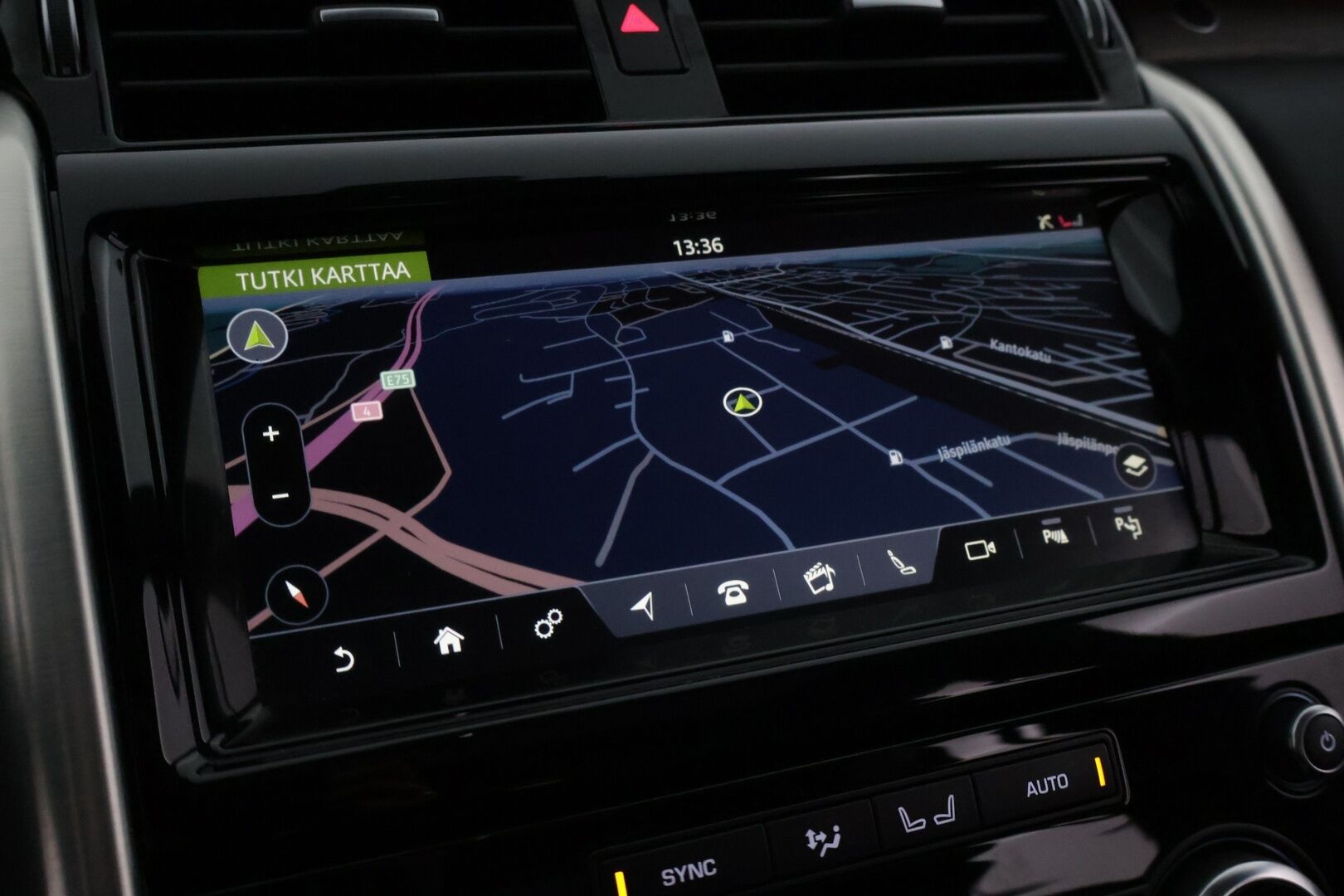 Land Rover Discovery 2019 2,0 Sd4 HSE Aut LE * Vetokoukku / Merdian / Webasto / Panorama / P-Kamera / BLIS / Muistipenkki / Nahkasisusta * - Suomi-auto / Kattotelineet / Seuraava katsastus 10/2027