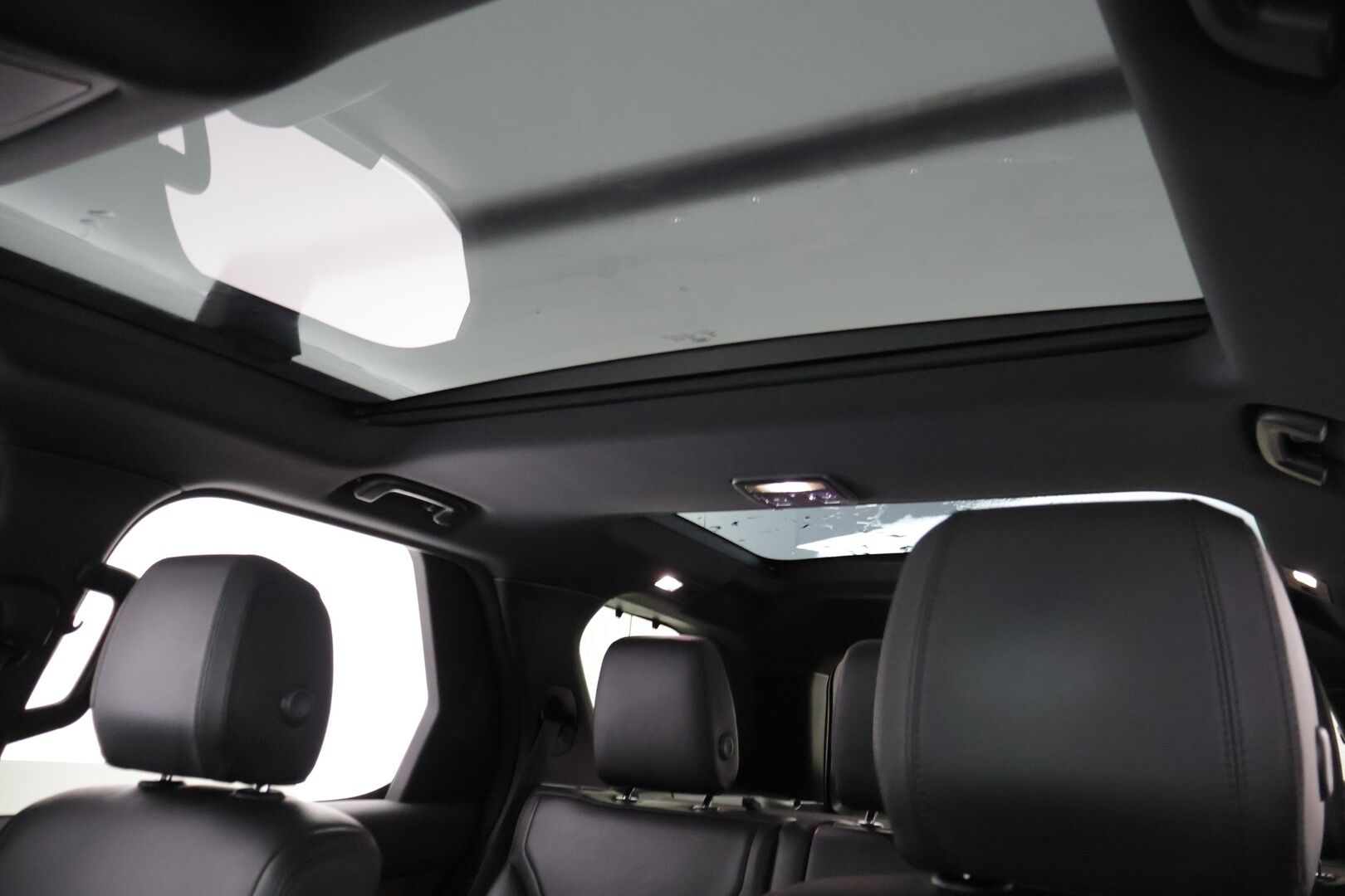 Land Rover Discovery 2019 2,0 Sd4 HSE Aut LE * Vetokoukku / Merdian / Webasto / Panorama / P-Kamera / BLIS / Muistipenkki / Nahkasisusta * - Suomi-auto / Kattotelineet / Seuraava katsastus 10/2027