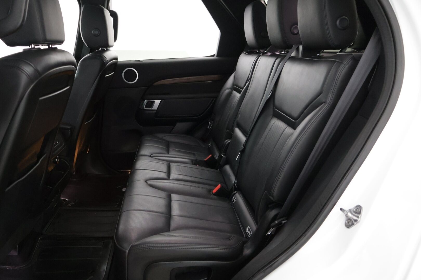 Land Rover Discovery 2019 2,0 Sd4 HSE Aut LE * Vetokoukku / Merdian / Webasto / Panorama / P-Kamera / BLIS / Muistipenkki / Nahkasisusta * - Suomi-auto / Kattotelineet / Seuraava katsastus 10/2027