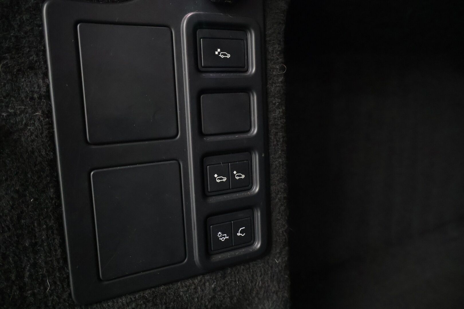 Land Rover Discovery 2019 2,0 Sd4 HSE Aut LE * Vetokoukku / Merdian / Webasto / Panorama / P-Kamera / BLIS / Muistipenkki / Nahkasisusta * - Suomi-auto / Kattotelineet / Seuraava katsastus 10/2027