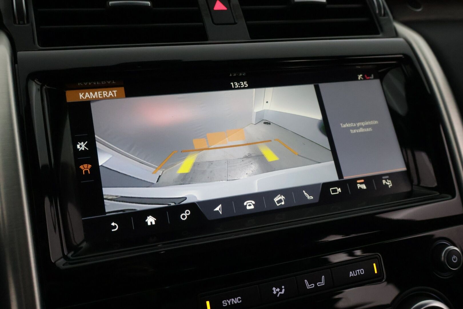 Land Rover Discovery 2019 2,0 Sd4 HSE Aut LE * Vetokoukku / Merdian / Webasto / Panorama / P-Kamera / BLIS / Muistipenkki / Nahkasisusta * - Suomi-auto / Kattotelineet / Seuraava katsastus 10/2027