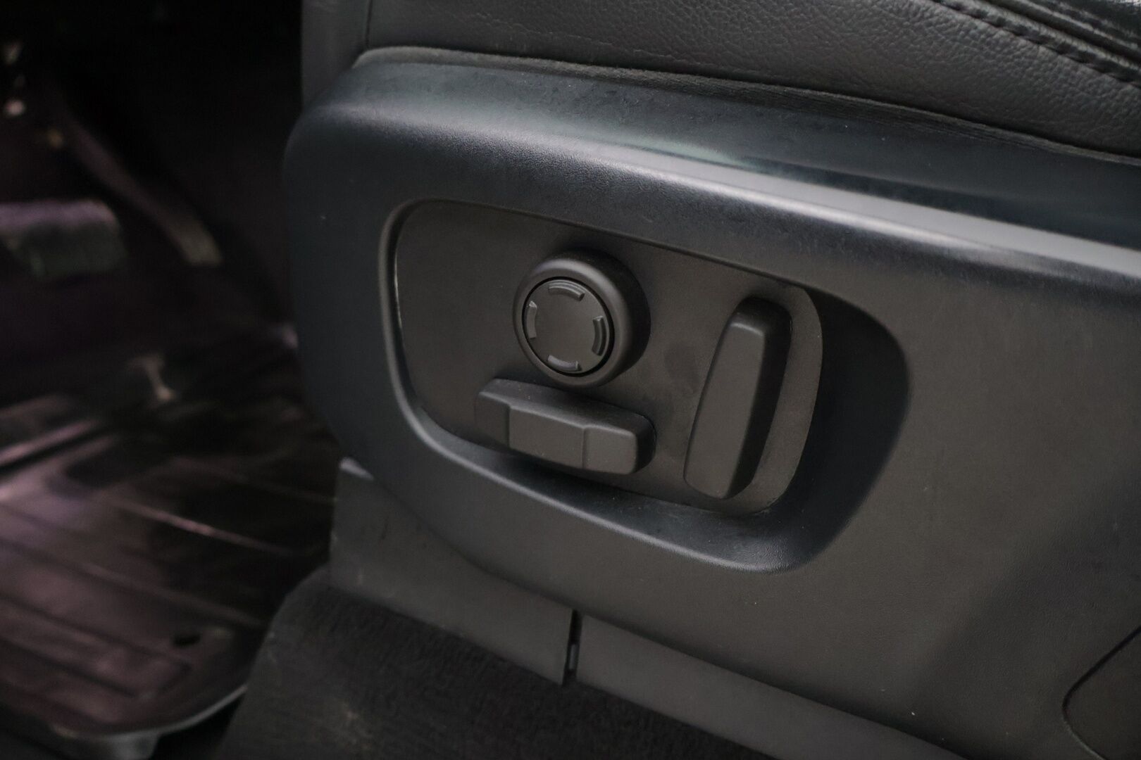 Land Rover Discovery 2019 2,0 Sd4 HSE Aut LE * Vetokoukku / Merdian / Webasto / Panorama / P-Kamera / BLIS / Muistipenkki / Nahkasisusta * - Suomi-auto / Kattotelineet / Seuraava katsastus 10/2027