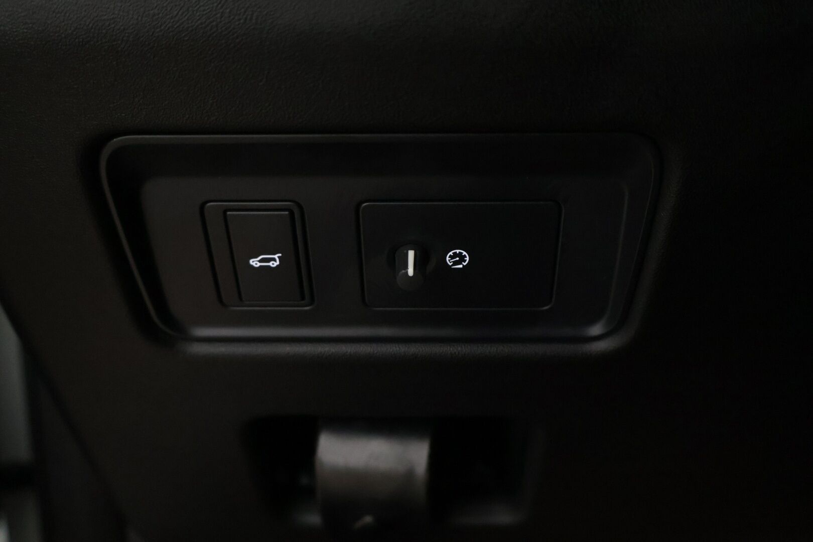 Land Rover Discovery 2019 2,0 Sd4 HSE Aut LE * Vetokoukku / Merdian / Webasto / Panorama / P-Kamera / BLIS / Muistipenkki / Nahkasisusta * - Suomi-auto / Kattotelineet / Seuraava katsastus 10/2027