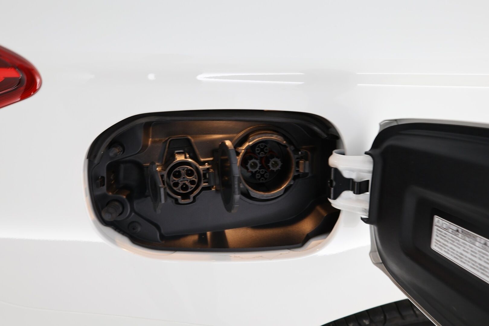 Mitsubishi Outlander PHEV 2019 2.4 Intense 4WD *ACC / Peruutuskamera / Koukku / Sähk.esilämmitin / Nahka-Alcantara / KeylessGo*