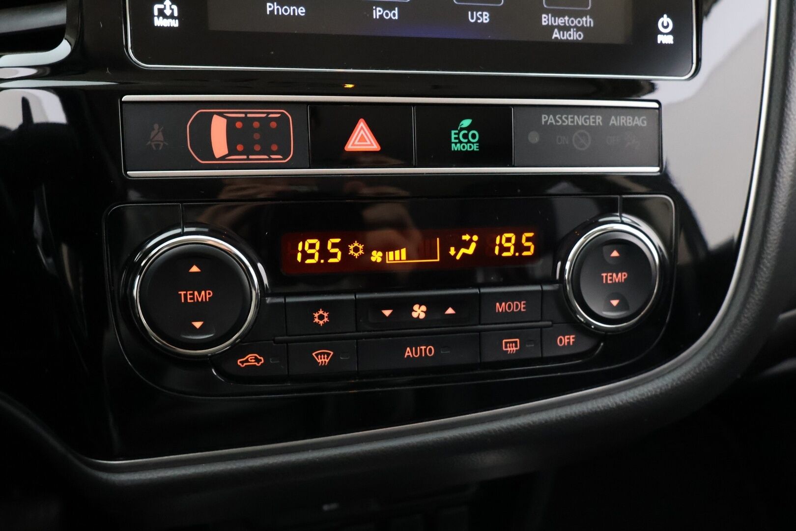 Mitsubishi Outlander PHEV 2019 2.4 Intense 4WD *ACC / Peruutuskamera / Koukku / Sähk.esilämmitin / Nahka-Alcantara / KeylessGo*