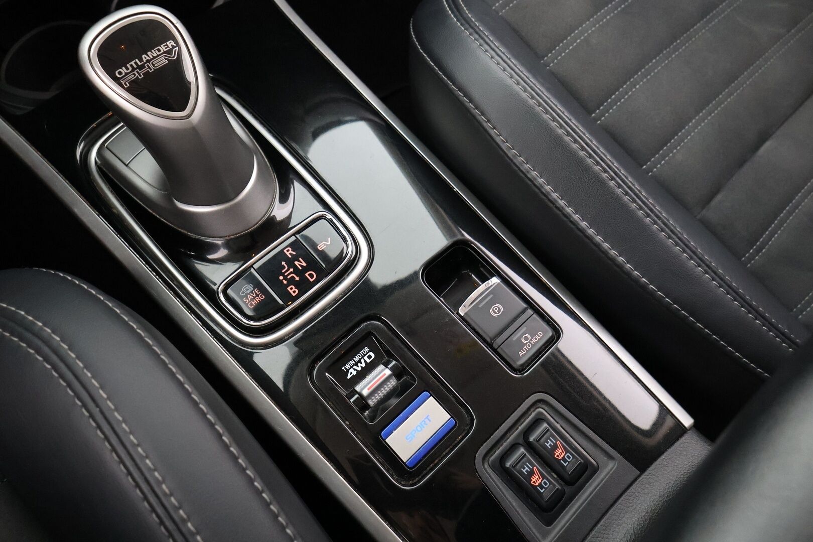 Mitsubishi Outlander PHEV 2019 2.4 Intense 4WD *ACC / Peruutuskamera / Koukku / Sähk.esilämmitin / Nahka-Alcantara / KeylessGo*