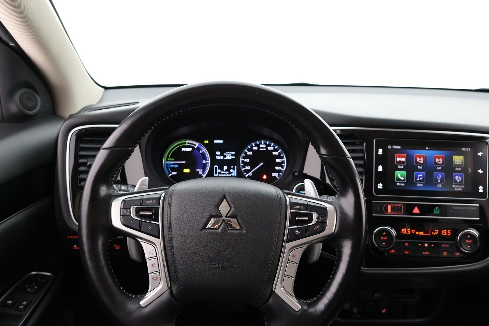 Mitsubishi Outlander PHEV 2019 2.4 Intense 4WD *ACC / Peruutuskamera / Koukku / Sähk.esilämmitin / Nahka-Alcantara / KeylessGo*
