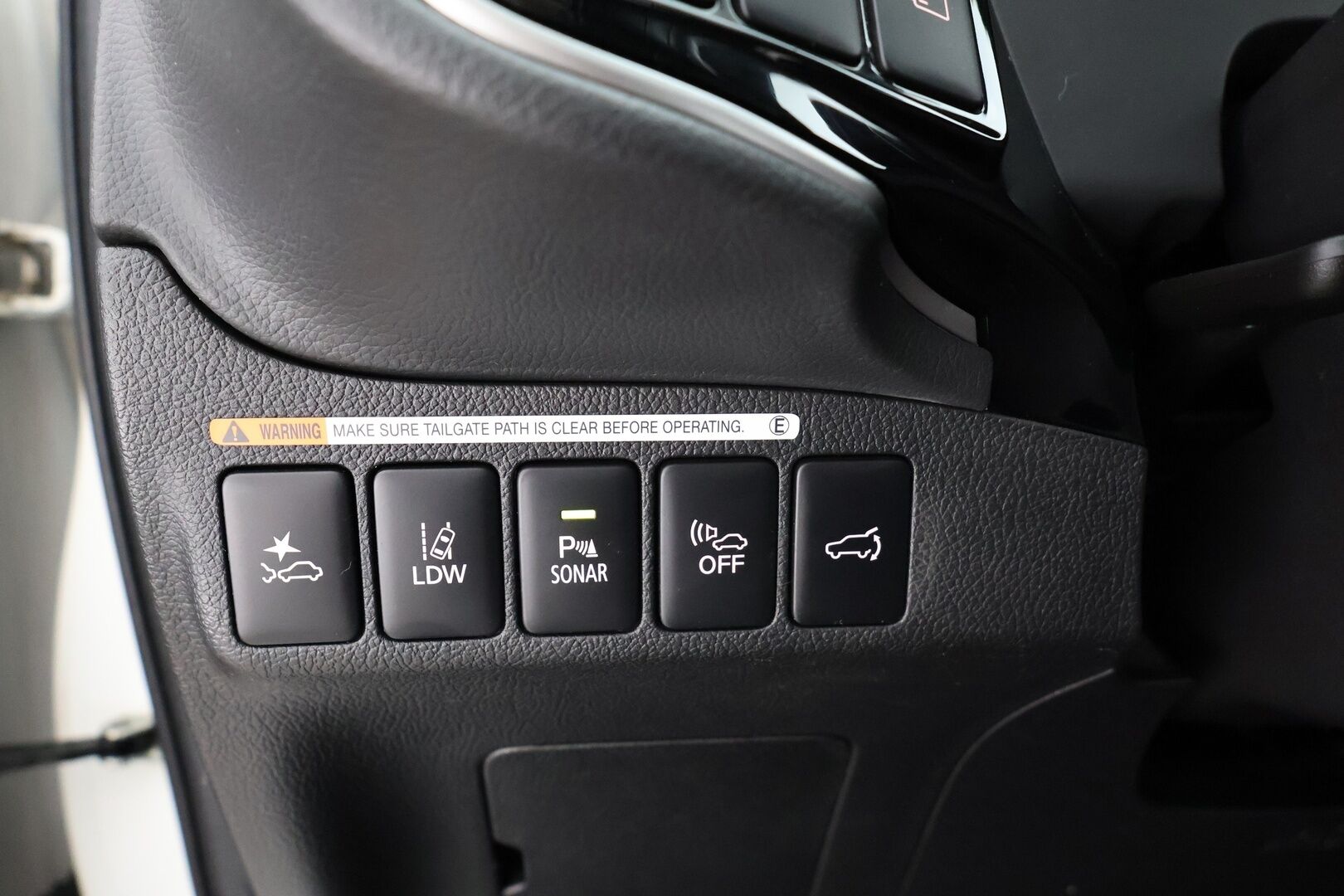 Mitsubishi Outlander PHEV 2019 2.4 Intense 4WD *ACC / Peruutuskamera / Koukku / Sähk.esilämmitin / Nahka-Alcantara / KeylessGo*