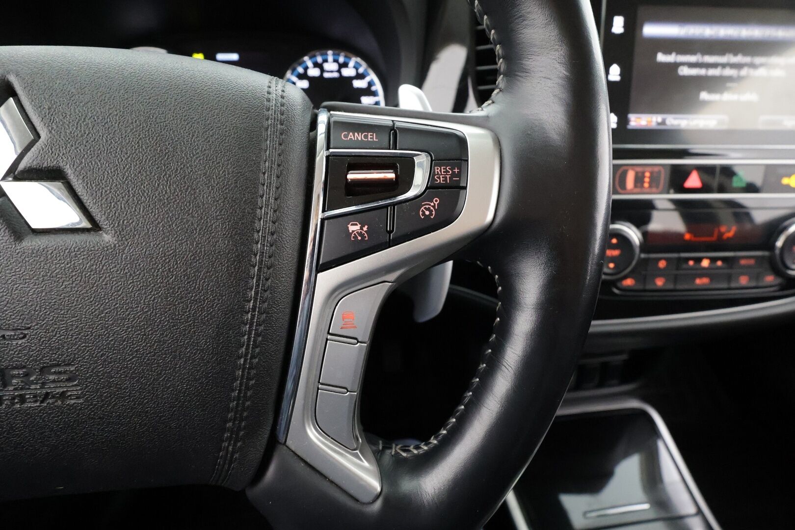 Mitsubishi Outlander PHEV 2019 Intense Business 4WD 5P * ACC / P.kamera / Koukku / Puolinahat / KeylessGo * - Suomi-auto / Kahdet renkaat aluvanteilla / Akku kuntotarkastettu! 