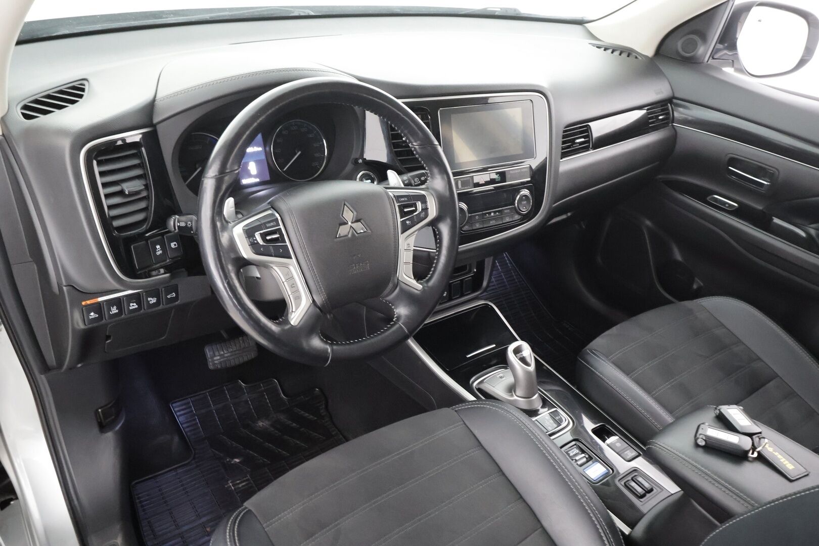 Mitsubishi Outlander PHEV 2019 Intense Business 4WD 5P * ACC / P.kamera / Koukku / Puolinahat / KeylessGo * - Suomi-auto / Kahdet renkaat aluvanteilla / Akku kuntotarkastettu! - HULLUT BLACKWEEK JATKOT - KORKOTARJOUS 2,49%