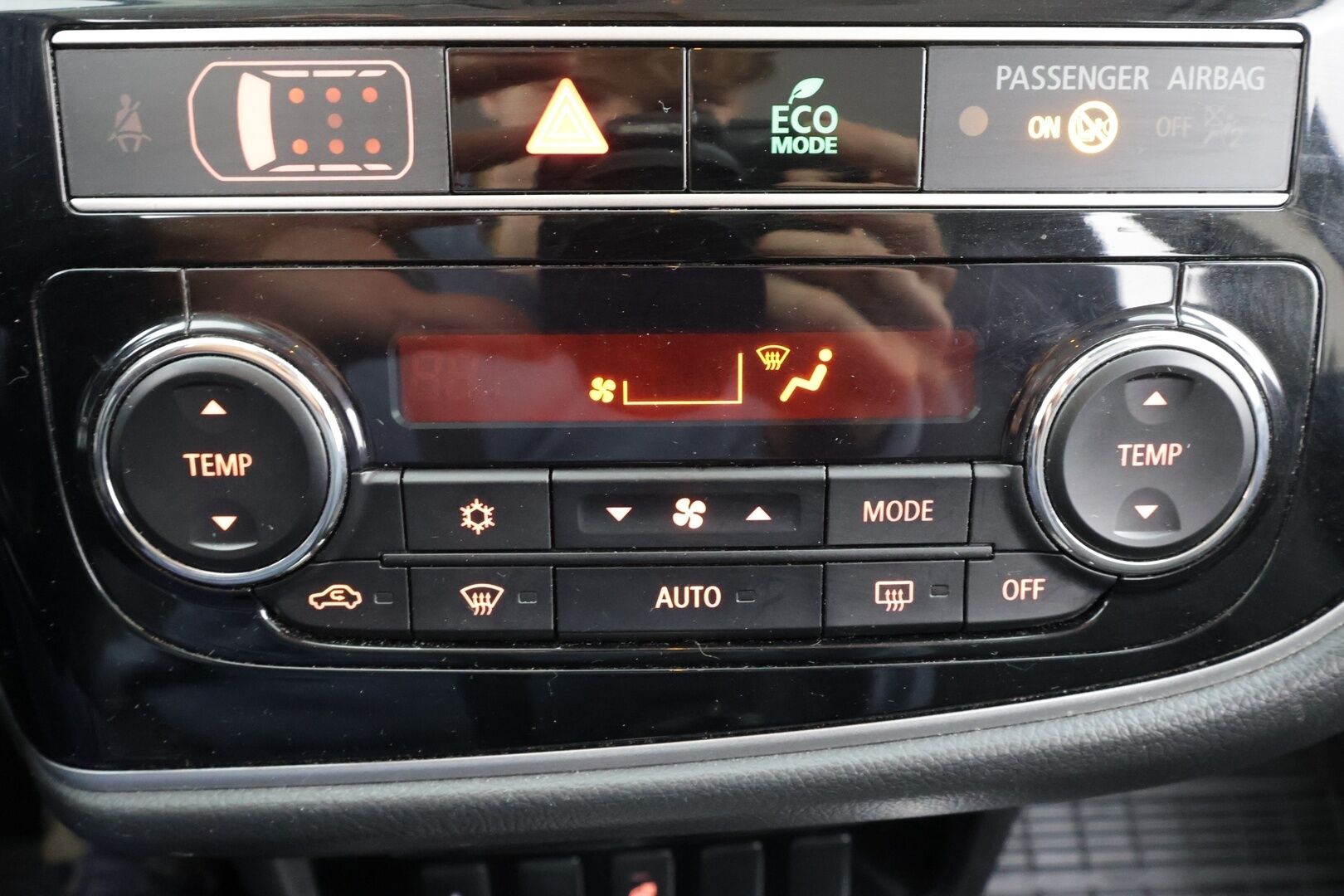 Mitsubishi Outlander PHEV 2019 Intense Business 4WD 5P * ACC / P.kamera / Koukku / Puolinahat / KeylessGo * - Suomi-auto / Kahdet renkaat aluvanteilla / Akku kuntotarkastettu! 