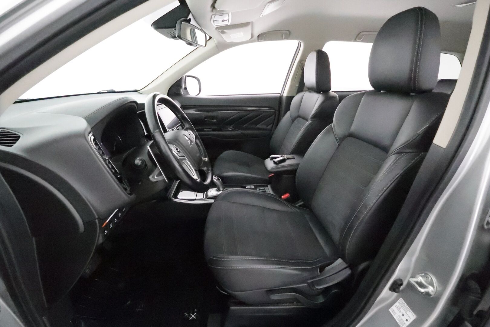 Mitsubishi Outlander PHEV 2019 Intense Business 4WD 5P * ACC / P.kamera / Koukku / Puolinahat / KeylessGo * - Suomi-auto / Kahdet renkaat aluvanteilla / Akku kuntotarkastettu!