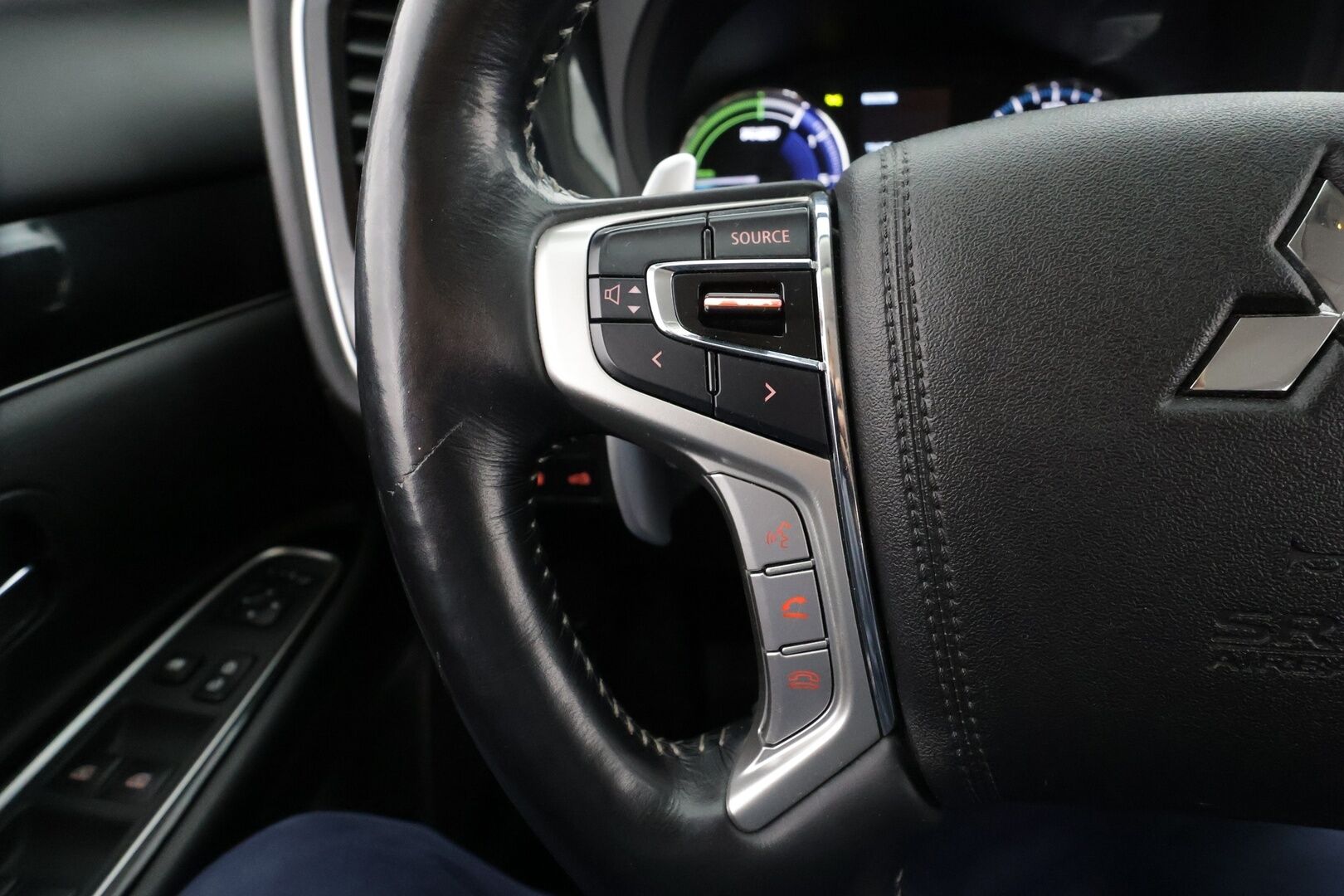 Mitsubishi Outlander PHEV 2019 Intense Business 4WD 5P * ACC / P.kamera / Koukku / Puolinahat / KeylessGo * - Suomi-auto / Kahdet renkaat aluvanteilla / Akku kuntotarkastettu! 