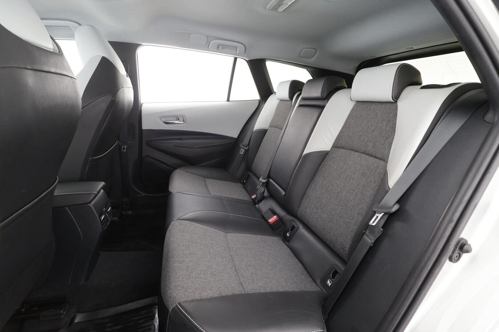 Toyota Corolla 2019 Touring Sports 2,0 Hybrid Style - | ACC | Navi | Puolinahat | P.kamera | LED | Keyless | Lämm. ratti | Lohko + sisälämmitin | Merkkihuollot | 