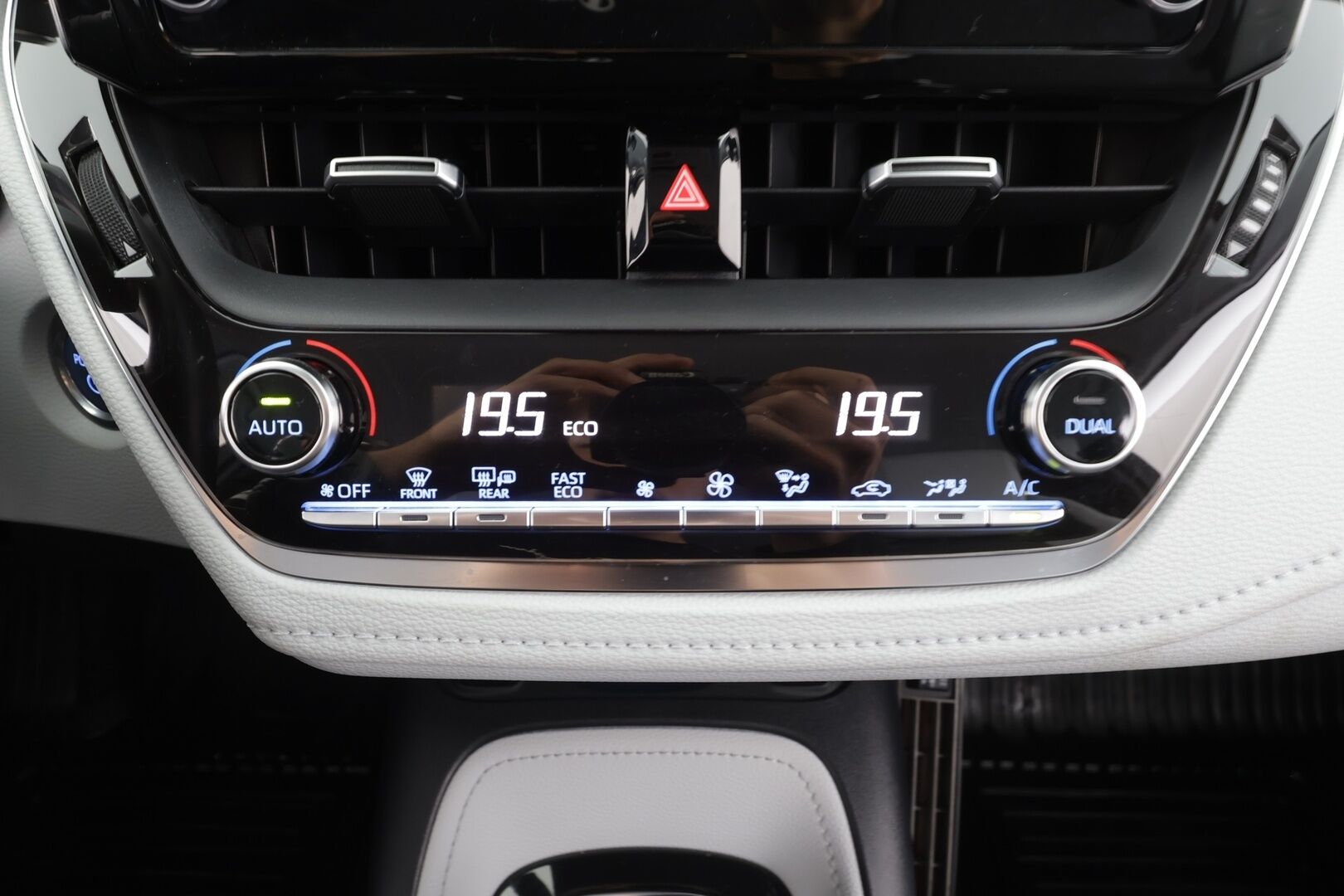 Toyota Corolla 2019 Touring Sports 2,0 Hybrid Style - | ACC | Navi | Puolinahat | P.kamera | LED | Keyless | Lämm. ratti | Lohko + sisälämmitin | Merkkihuollot | 