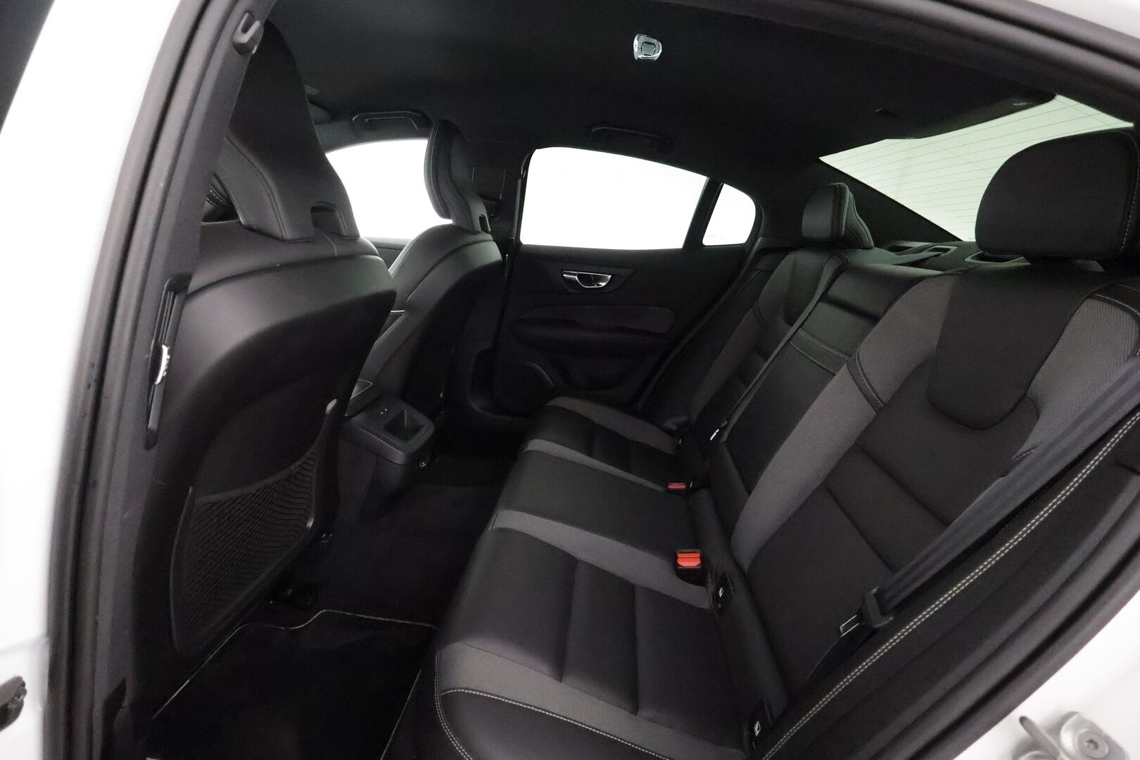 Volvo S60 2020 T5 Business R-Design aut - | ACC | Webasto | Full-LED | Muistipenkki | High Performance audio | P.Kamera | Puolinahat | Keyless | Apple&Android | Suomi-auto | Kahdet Renkaat | merkkihuollettu |