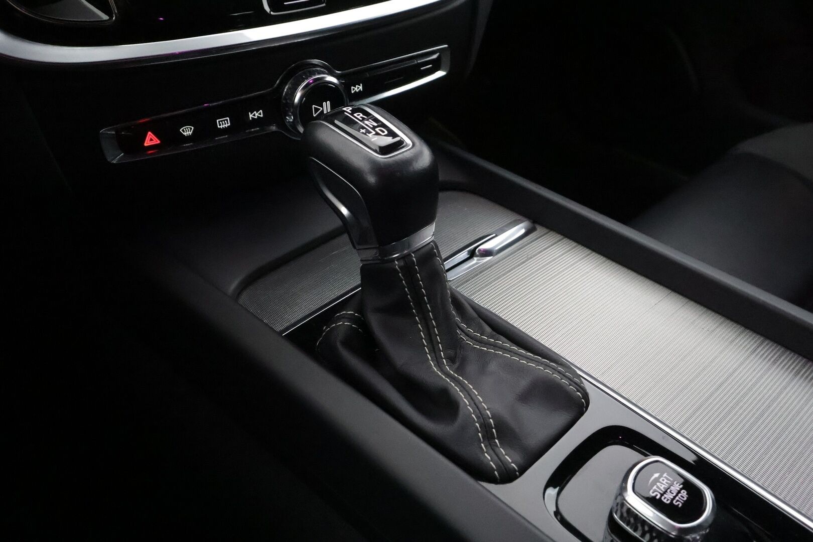 Volvo S60 2020 T5 Business R-Design aut - | ACC | Webasto | Full-LED | Muistipenkki | High Performance audio | P.Kamera | Puolinahat | Keyless | Apple&Android | Suomi-auto | Kahdet Renkaat | merkkihuollettu |