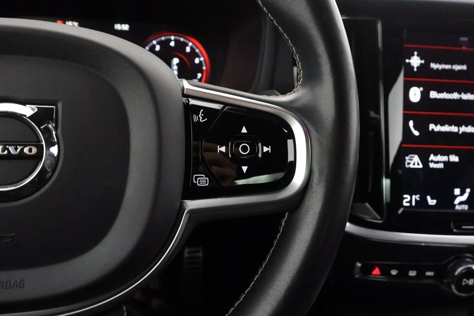 Volvo S60 2020 T5 Business R-Design aut - | ACC | Webasto | Full-LED | Muistipenkki | High Performance audio | P.Kamera | Puolinahat | Keyless | Apple&Android | Suomi-auto | Kahdet Renkaat | merkkihuollettu |