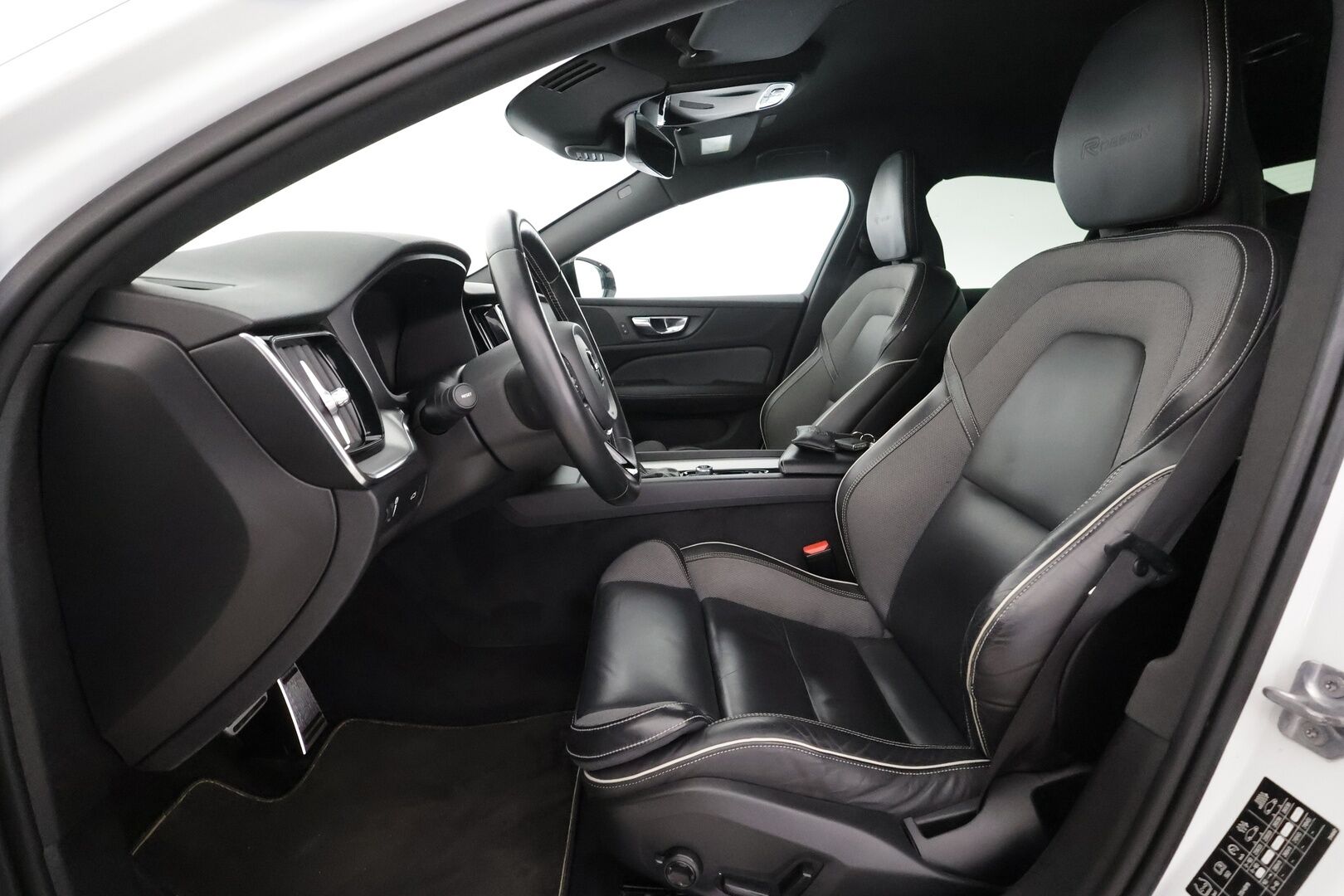Volvo S60 2020 T5 Business R-Design aut - | ACC | Webasto | Full-LED | Muistipenkki | High Performance audio | P.Kamera | Puolinahat | Keyless | Apple&Android | Suomi-auto | Kahdet Renkaat | merkkihuollettu |