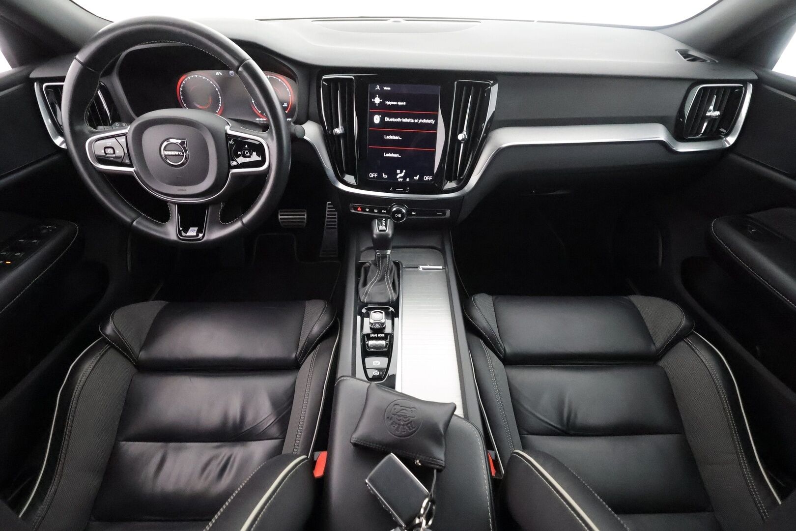 Volvo S60 2020 T5 Business R-Design aut - | ACC | Webasto | Full-LED | Muistipenkki | High Performance audio | P.Kamera | Puolinahat | Keyless | Apple&Android | Suomi-auto | Kahdet Renkaat | merkkihuollettu |