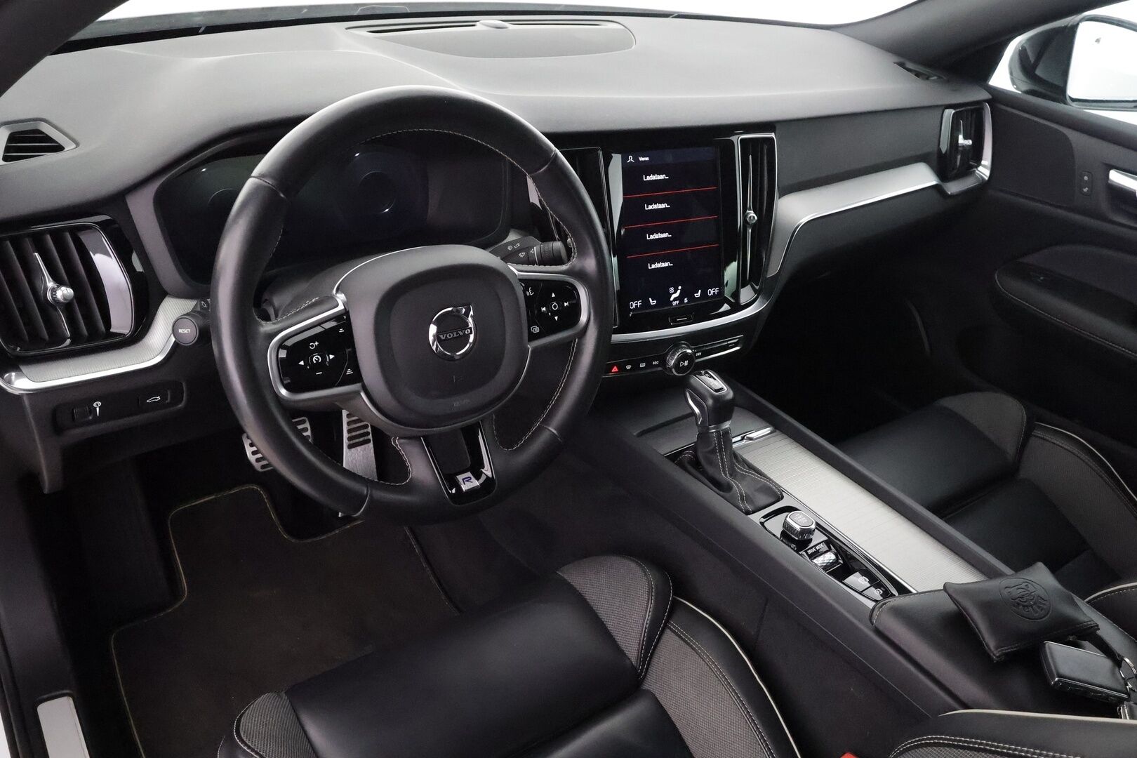 Volvo S60 2020 T5 Business R-Design aut - | ACC | Webasto | Full-LED | Muistipenkki | High Performance audio | P.Kamera | Puolinahat | Keyless | Apple&Android | Suomi-auto | Kahdet Renkaat | merkkihuollettu |
