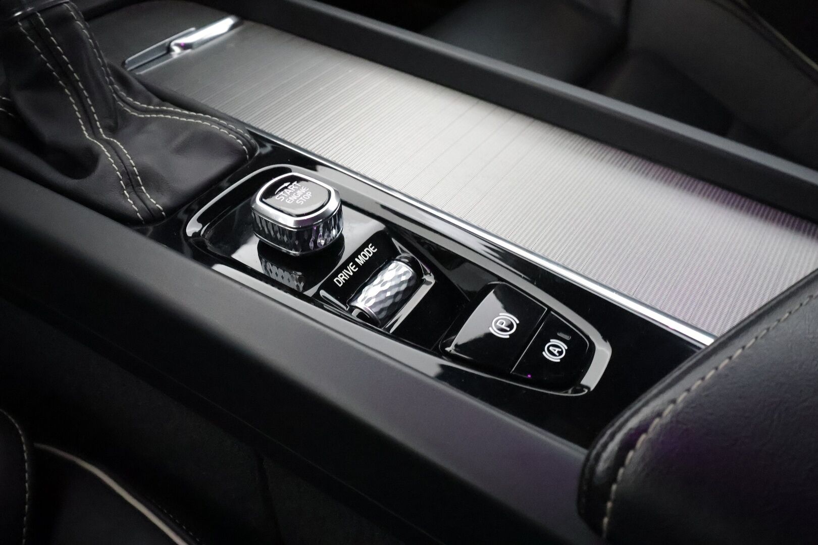 Volvo S60 2020 T5 Business R-Design aut - | ACC | Webasto | Full-LED | Muistipenkki | High Performance audio | P.Kamera | Puolinahat | Keyless | Apple&Android | Suomi-auto | Kahdet Renkaat | merkkihuollettu |