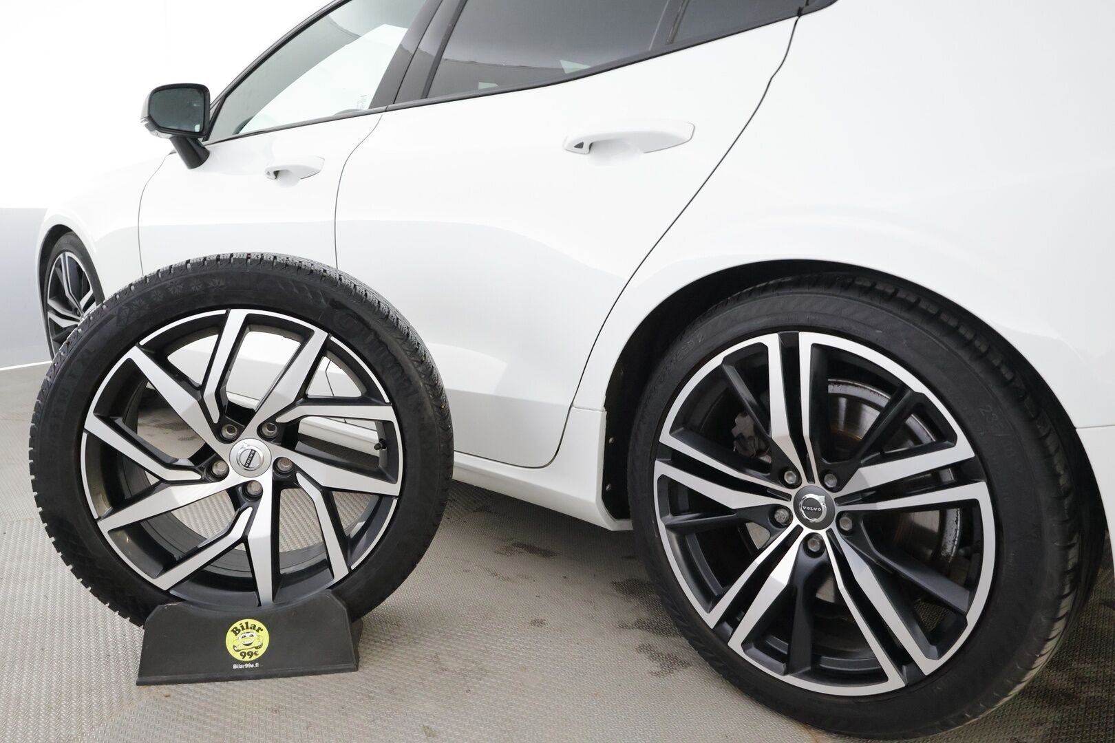 Volvo S60 2020 T5 Business R-Design aut - | ACC | Webasto | Full-LED | Muistipenkki | High Performance audio | P.Kamera | Puolinahat | Keyless | Apple&Android | Suomi-auto | Kahdet Renkaat | merkkihuollettu |
