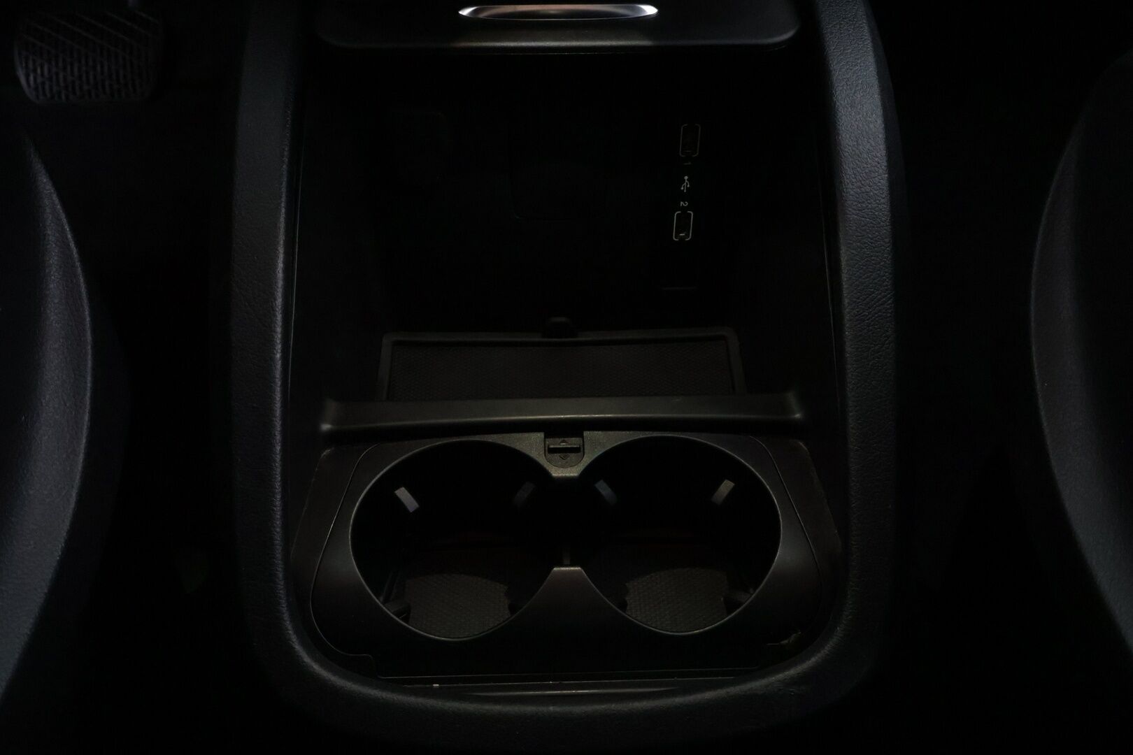 Mercedes-Benz V 2019 300 d 4Matic keskipitkä A2 A Avantgarde *7 paikkainen / Distronic / Pa-lisälämmitin / P.kamera / Vetokoukku / Nahkapenkit* - 2,99 % KORKOTARJOUS TÄHÄN AUTOON - *Suomi-auto / 2x renkaat ja vanteet*