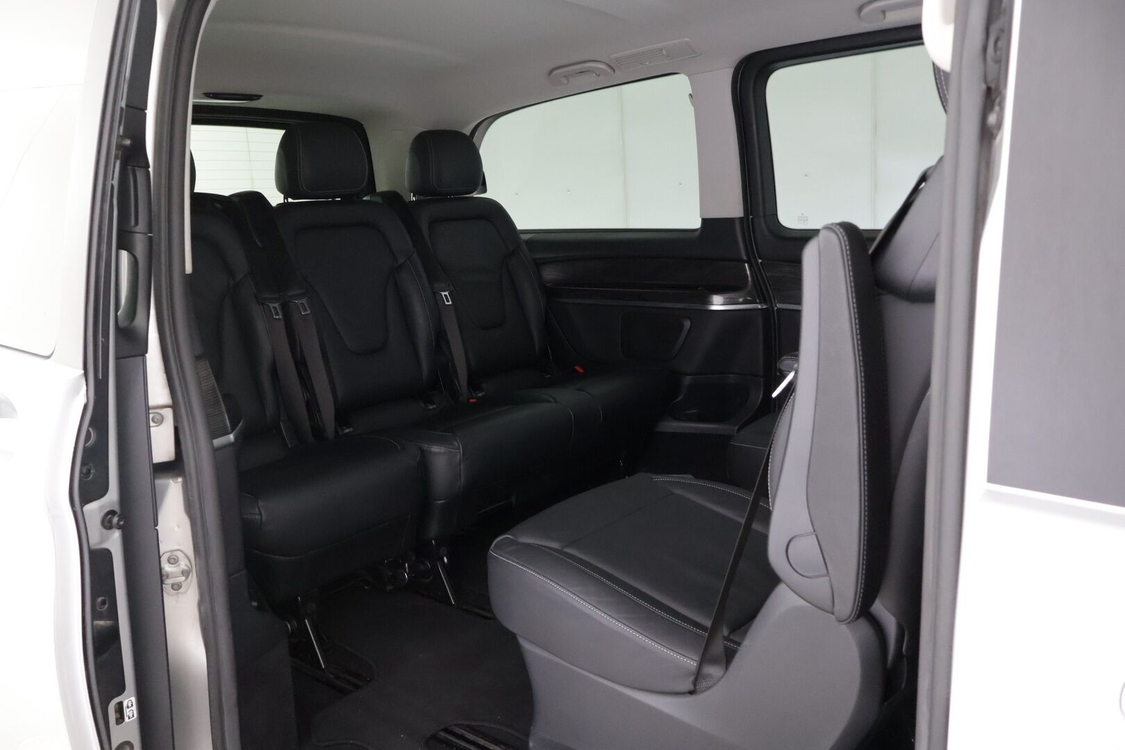 Mercedes-Benz V 2019 300 d 4Matic keskipitkä A2 A Avantgarde *ALV / 7 paikkainen / Distronic / Pa-lisälämmitin / P.kamera / Vetokoukku / Nahkapenkit* - *Suomi-auto / 2x renkaat / Kattavat varusteet