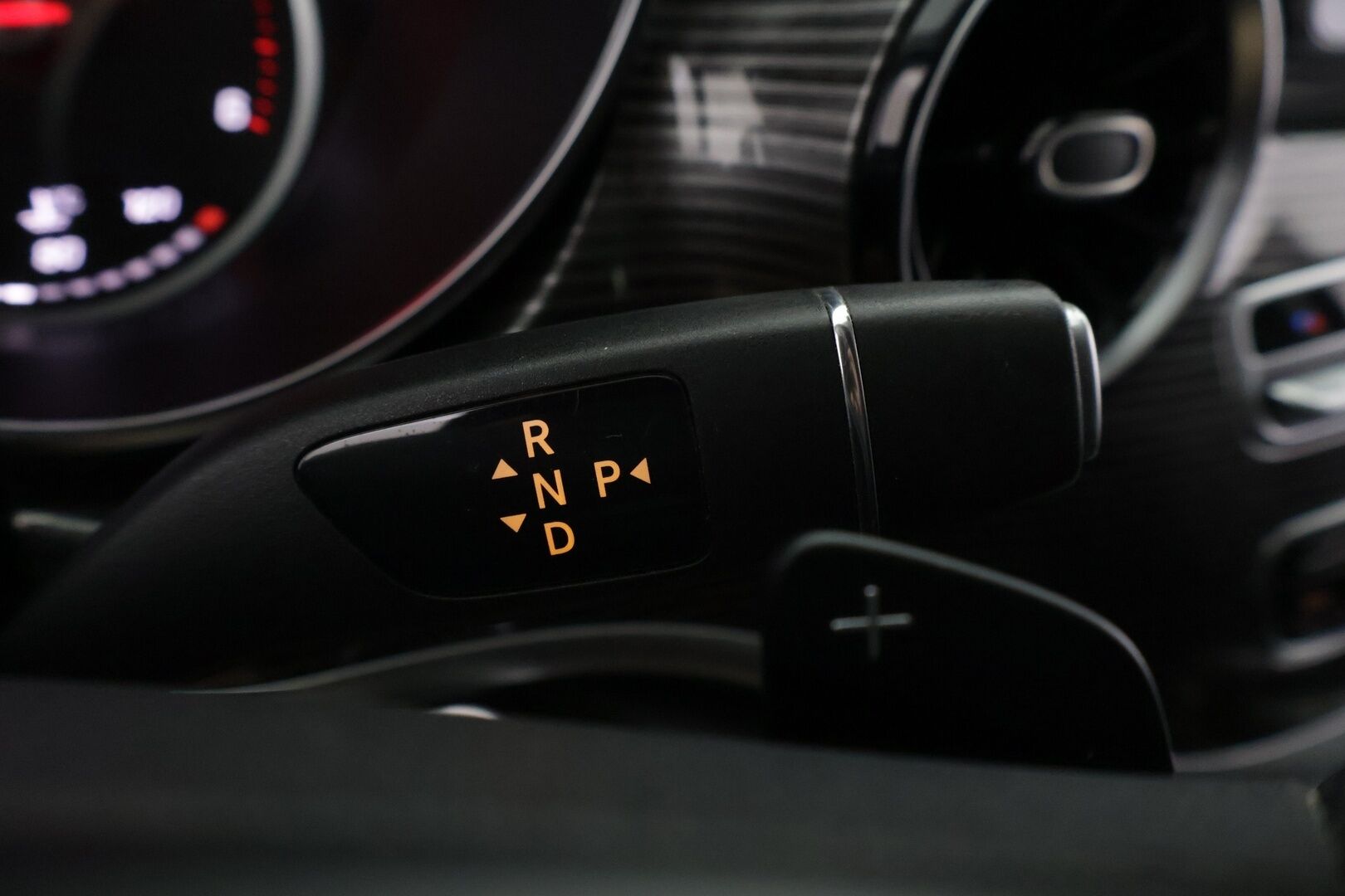 Mercedes-Benz V 2019 300 d 4Matic keskipitkä A2 A Avantgarde *7 paikkainen / Distronic / Pa-lisälämmitin / P.kamera / Vetokoukku / Nahkapenkit* - 2,99 % KORKOTARJOUS TÄHÄN AUTOON - *Suomi-auto / 2x renkaat ja vanteet*