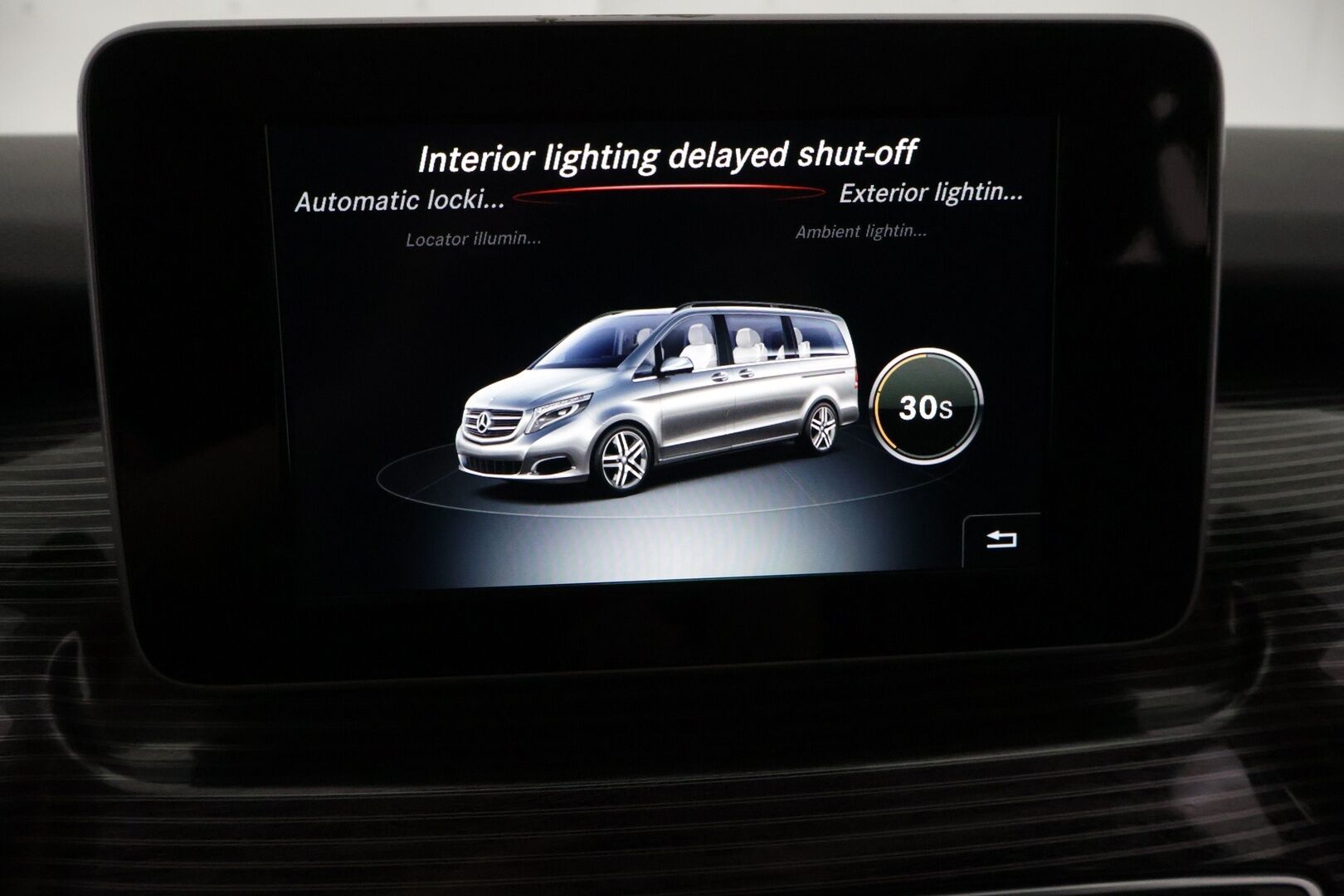 Mercedes-Benz V 2019 300 d 4Matic keskipitkä A2 A Avantgarde *7 paikkainen / Distronic / Pa-lisälämmitin / P.kamera / Vetokoukku / Nahkapenkit* - 2,99 % KORKOTARJOUS TÄHÄN AUTOON - *Suomi-auto / 2x renkaat ja vanteet*