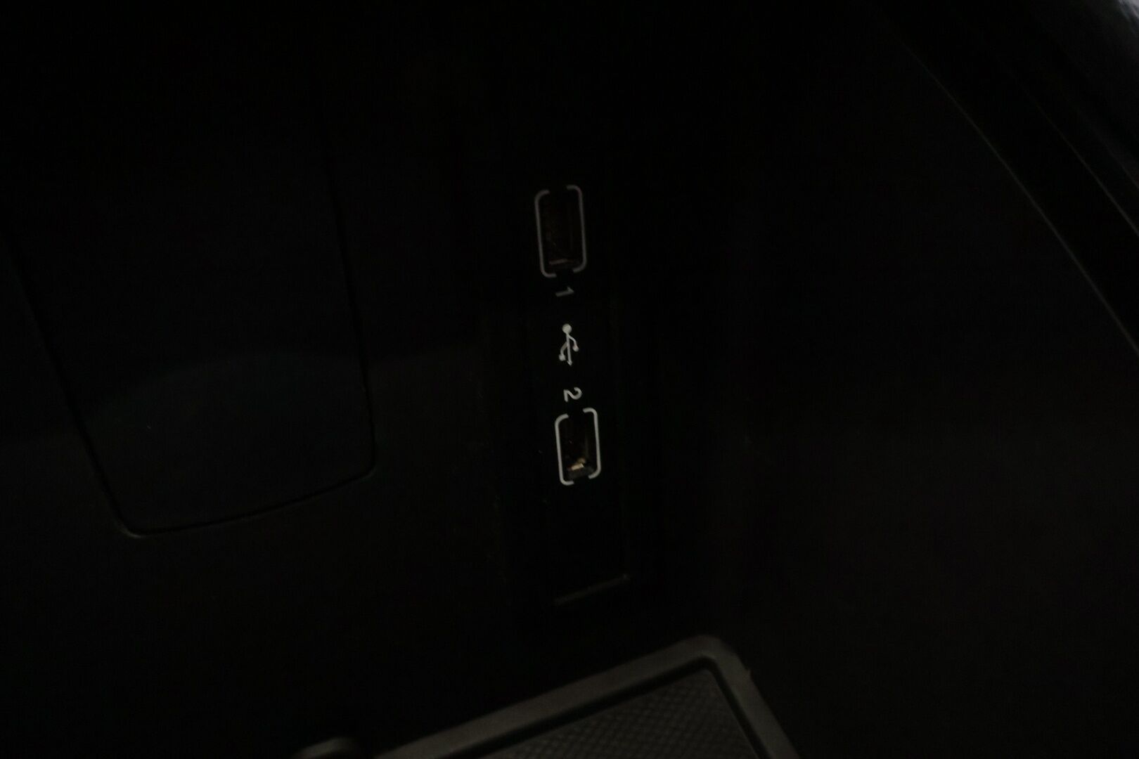 Mercedes-Benz V 2019 300 d 4Matic keskipitkä A2 A Avantgarde *7 paikkainen / Distronic / Pa-lisälämmitin / P.kamera / Vetokoukku / Nahkapenkit* - 2,99 % KORKOTARJOUS TÄHÄN AUTOON - *Suomi-auto / 2x renkaat ja vanteet*