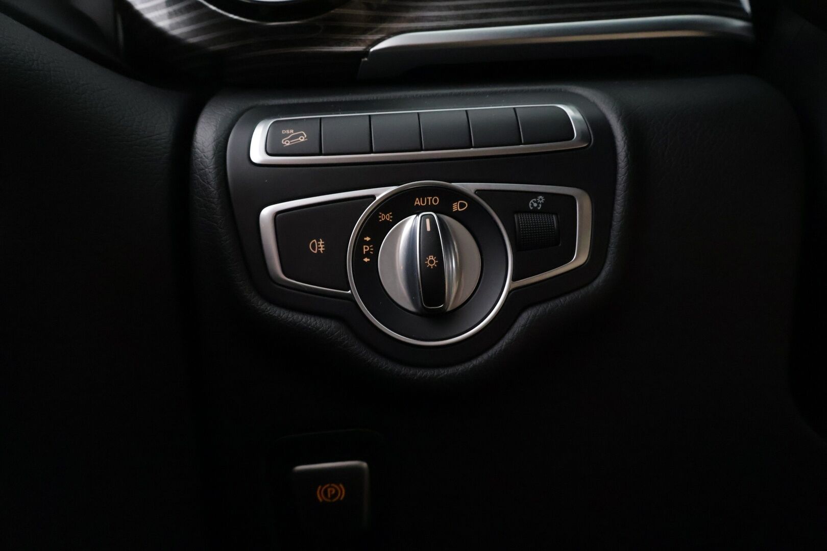 Mercedes-Benz V 2019 300 d 4Matic keskipitkä A2 A Avantgarde *7 paikkainen / Distronic / Pa-lisälämmitin / P.kamera / Vetokoukku / Nahkapenkit* - 2,99 % KORKOTARJOUS TÄHÄN AUTOON - *Suomi-auto / 2x renkaat ja vanteet*