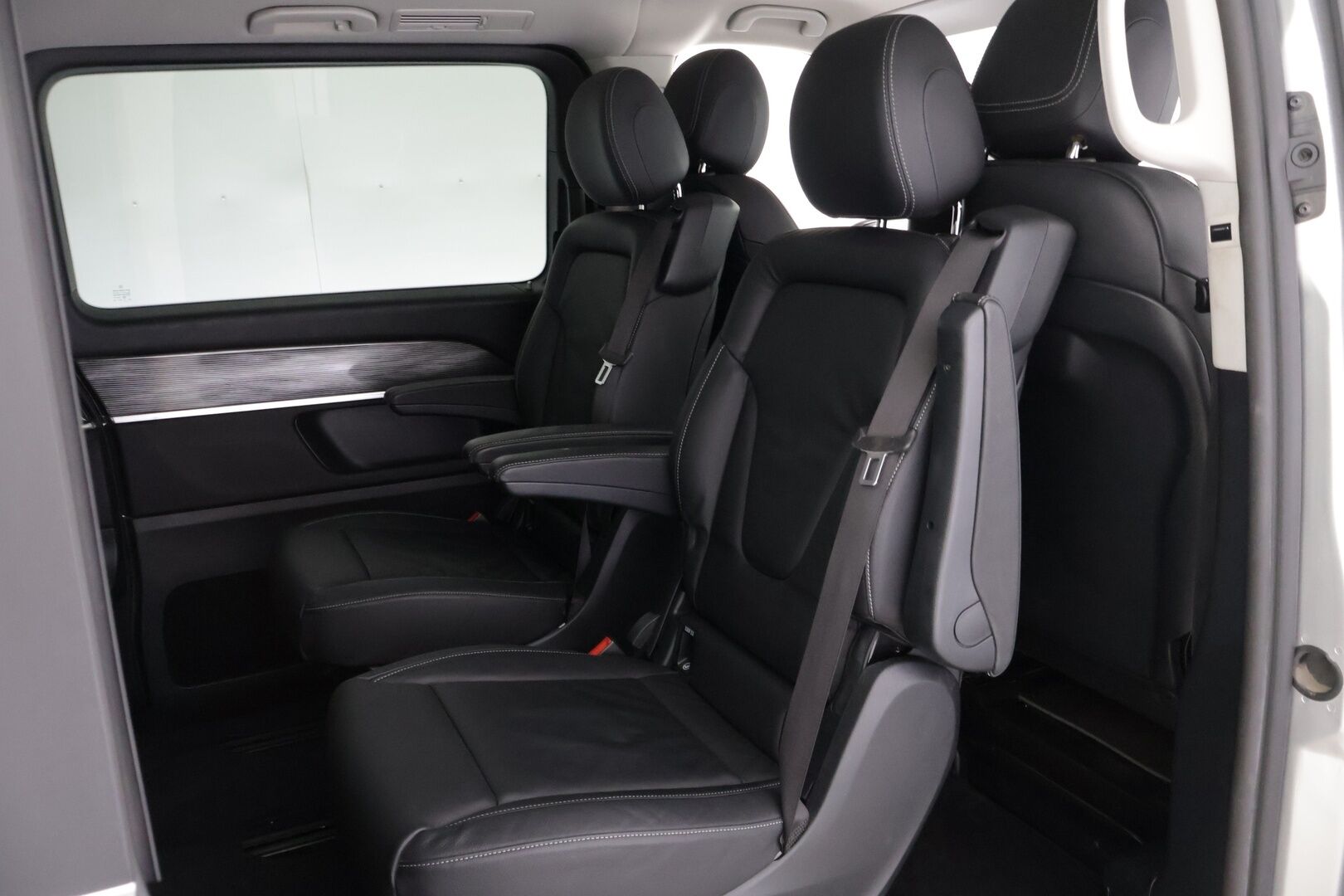 Mercedes-Benz V 2019 300 d 4Matic keskipitkä A2 A Avantgarde *ALV / 7 paikkainen / Distronic / Pa-lisälämmitin / P.kamera / Vetokoukku / Nahkapenkit* - *Suomi-auto / 2x renkaat / Kattavat varusteet