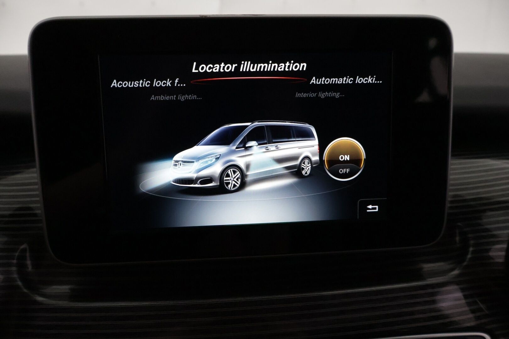 Mercedes-Benz V 2019 300 d 4Matic keskipitkä A2 A Avantgarde *7 paikkainen / Distronic / Pa-lisälämmitin / P.kamera / Vetokoukku / Nahkapenkit* - 2,99 % KORKOTARJOUS TÄHÄN AUTOON - *Suomi-auto / 2x renkaat ja vanteet*