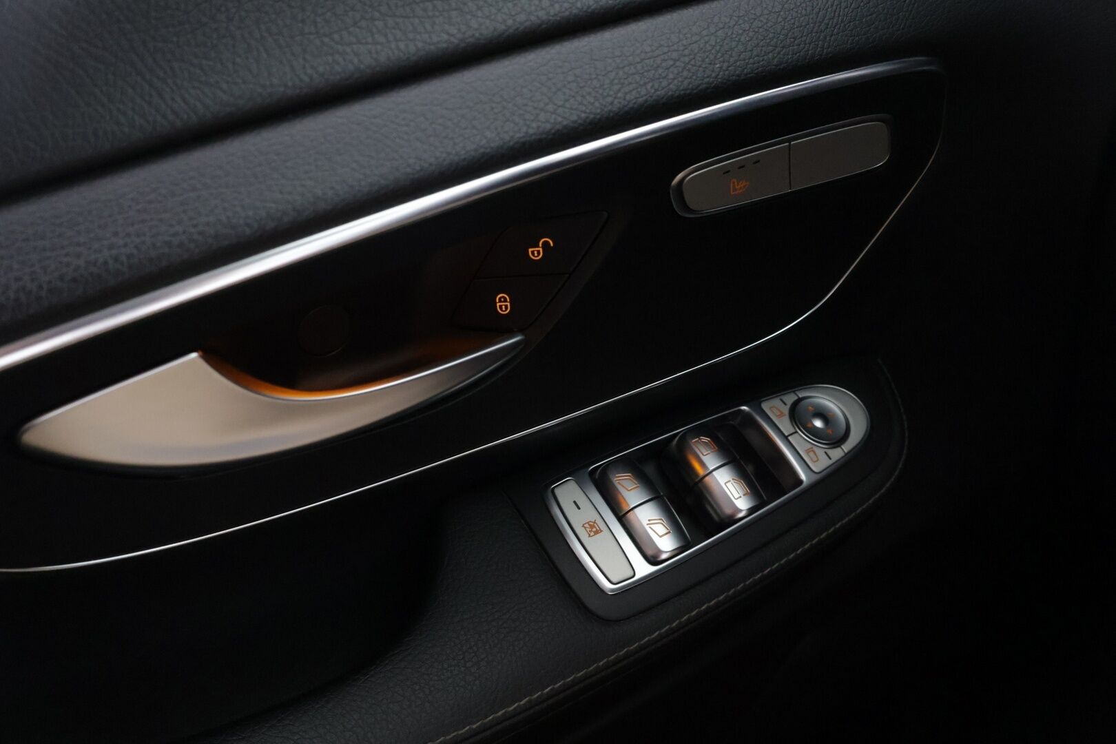 Mercedes-Benz V 2019 300 d 4Matic keskipitkä A2 A Avantgarde *7 paikkainen / Distronic / Pa-lisälämmitin / P.kamera / Vetokoukku / Nahkapenkit* - 2,99 % KORKOTARJOUS TÄHÄN AUTOON - *Suomi-auto / 2x renkaat ja vanteet*