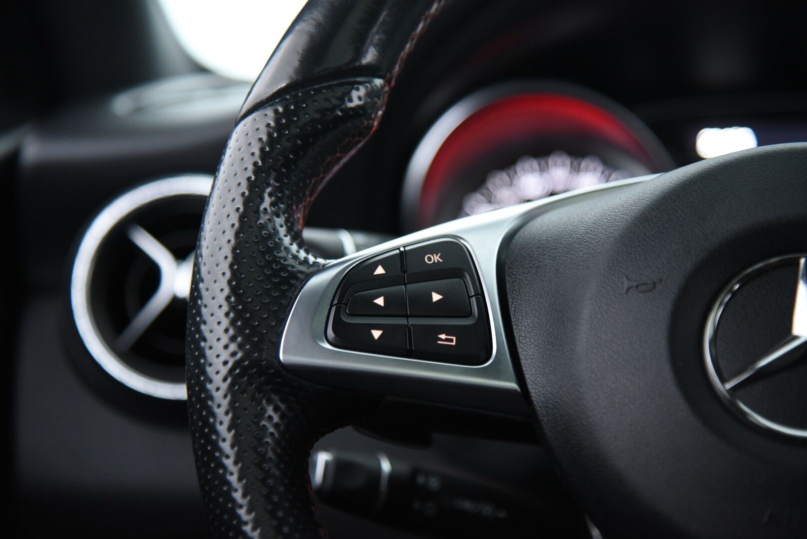 Mercedes-Benz CLA 2017 220 d 4Matic A Business AMG / Panorama / Vakkari / P-kamera / Webasto - Led / Ei adblue järjestelmää / 2x renkaat