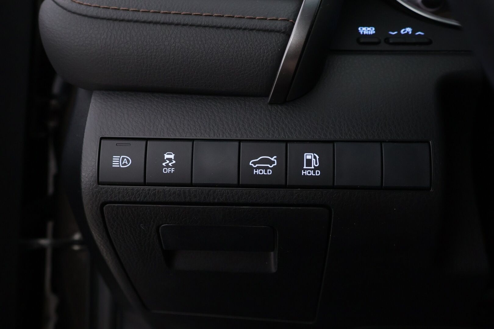 Toyota Camry 2020 2,5 Hybrid Active - Suomiauto | Merkkihuollot | ACC | Bi-LED | Peruutuskamera | Nahkasisusta | KeylessGo | Navi | Huippuvarusteet | Todella siisti!