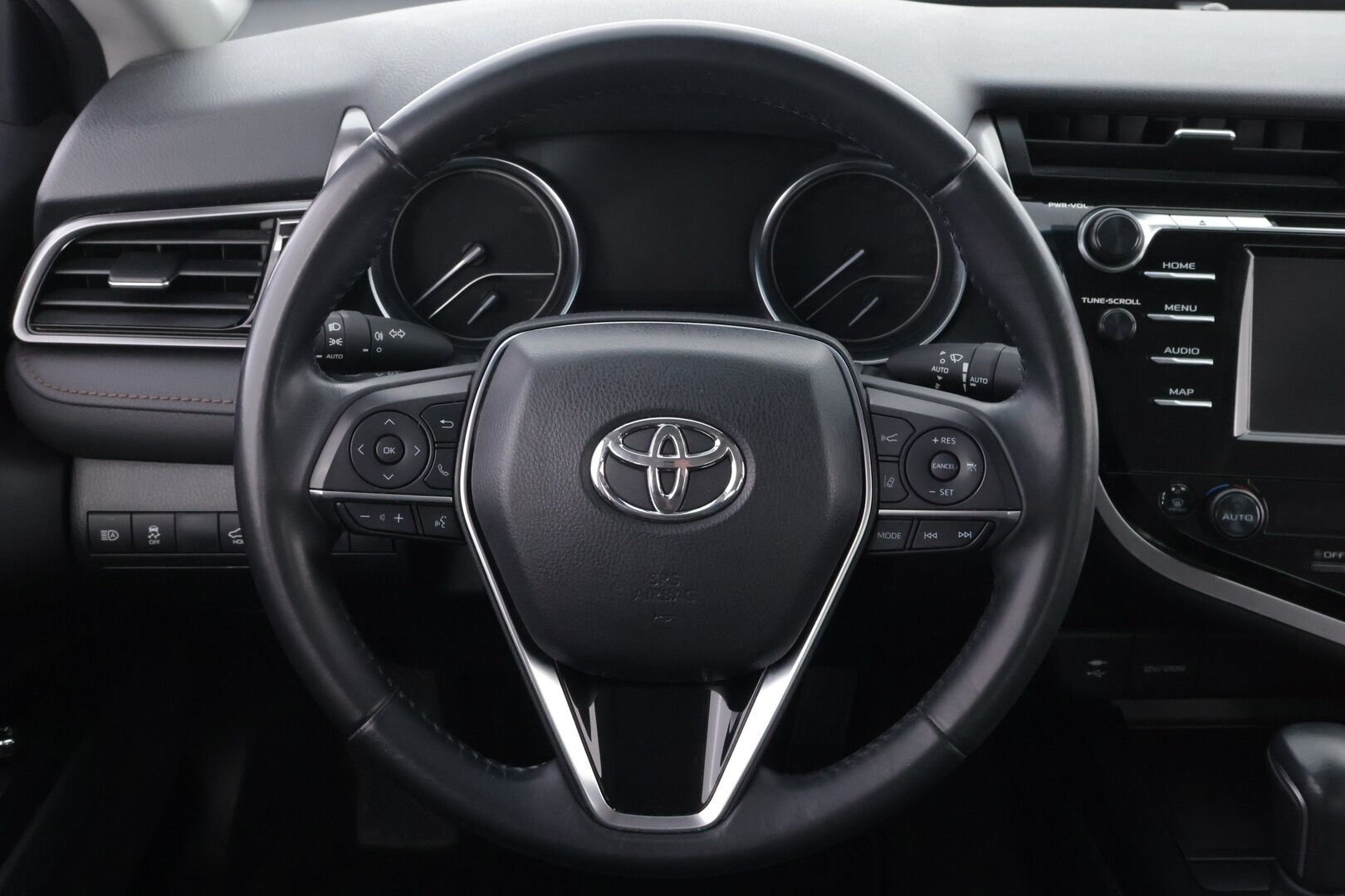 Toyota Camry 2020 2,5 Hybrid Active - Suomiauto | Merkkihuollot | ACC | Bi-LED | Peruutuskamera | Nahkasisusta | KeylessGo | Navi | Huippuvarusteet | Todella siisti!