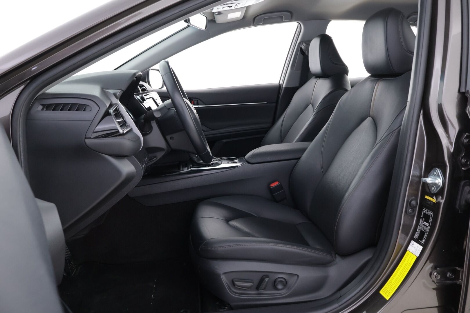 Toyota Camry 2020 2,5 Hybrid Active - Suomiauto | Merkkihuollot | ACC | Bi-LED | Peruutuskamera | Nahkasisusta | KeylessGo | Navi | Huippuvarusteet | Todella siisti!