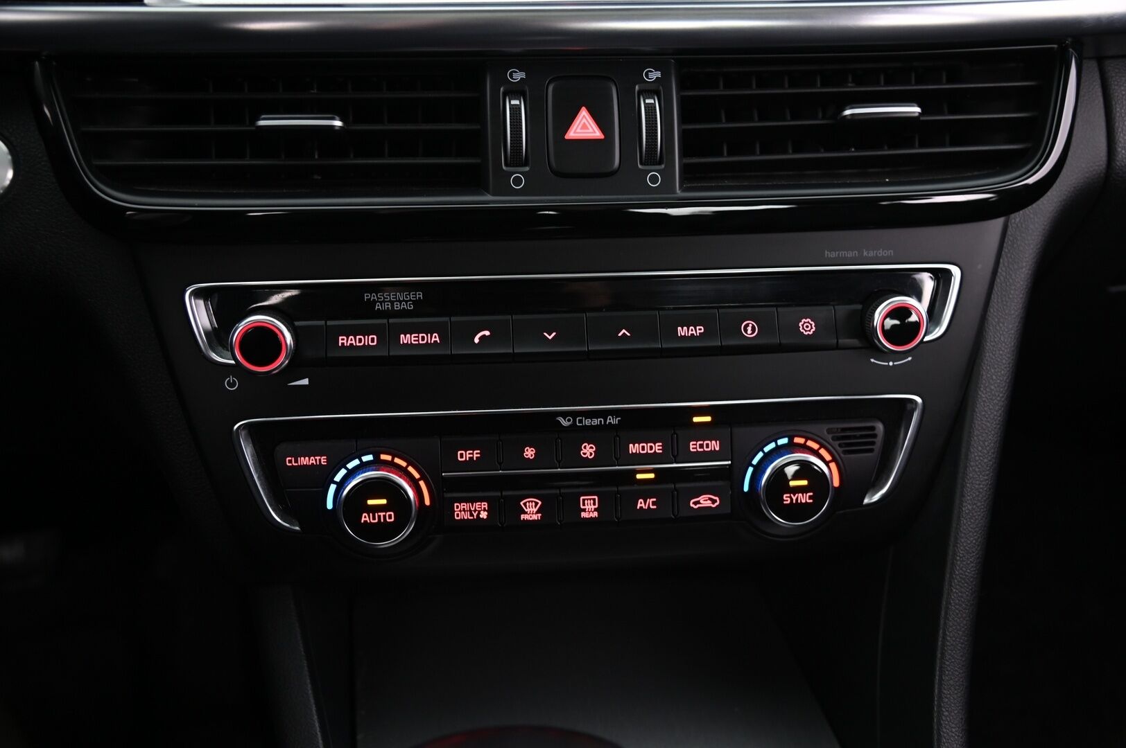 Kia Optima 2017 OPTIMA Sedan (AA) 4ov 1999cm3 A *Harman/Kardon / Acc / Lasikatto / Ratinlämmitin / Ilmastoidut istuimet* - *Uudet Continental talvi ja kesä renkaat / Kotilaturi*