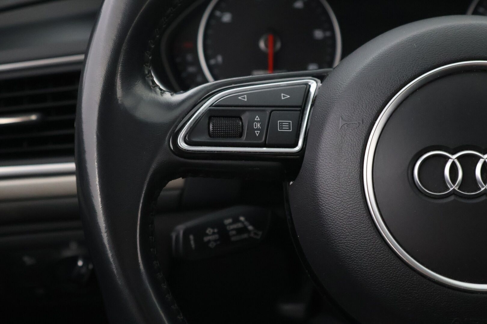 Audi A6 Allroad 2016 Business Sport 3,0 V6 TDI 160 kW quattro S tronic - Webasto | Vetokoukku | Nahka-Alcantara | Ilma-Alusta | Xenon