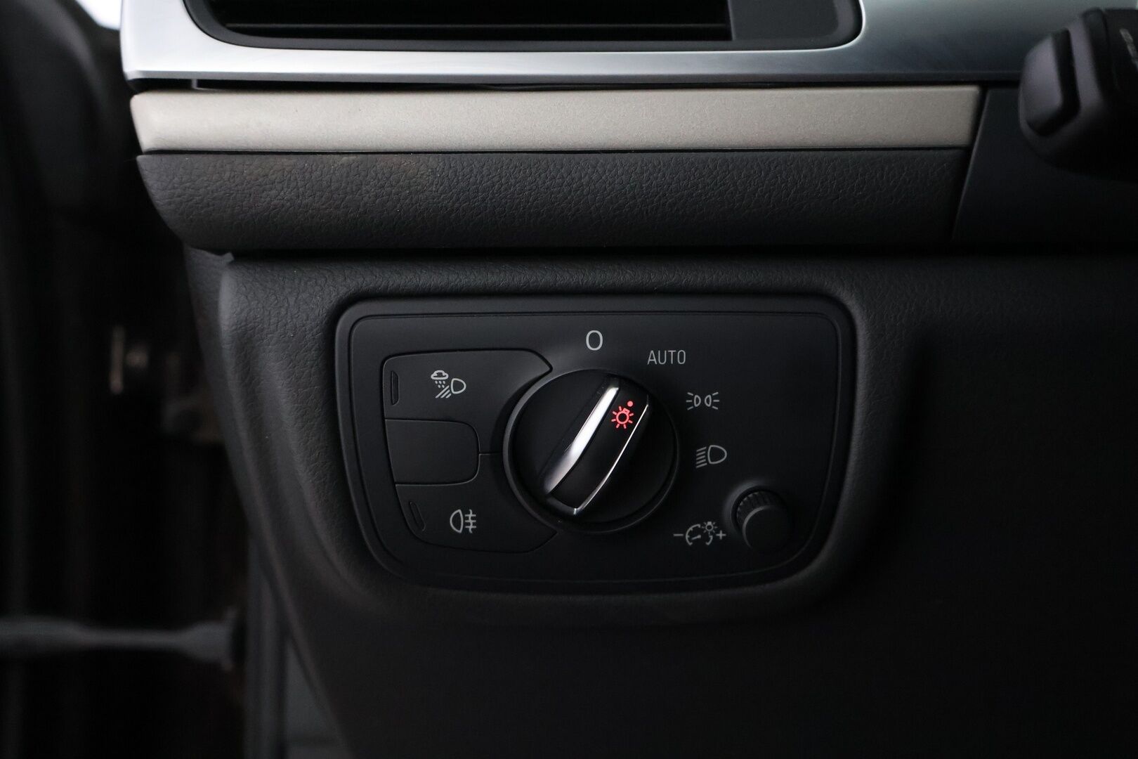 Audi A6 Allroad 2016 Business Sport 3,0 V6 TDI 160 kW quattro S tronic * Webasto / Vetokoukku / Nahka-Alcantara / Ilma-Alusta / Xenon - 2x Hyvät renkaat aluvantein / Peruutustutkat / Juuri tullut Tampereelle! - HULLUT AVAJAISHULINAT KORKOTARJOUS 3,29 %