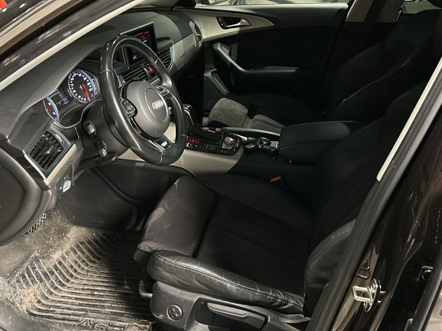 Audi A6 allroad quattro 2016 Business Sport 3,0 V6 TDI 160 kW quattro S tronic * Webasto / Vetokoukku / Nahka-Alcantara / Ilma-Alusta / Xenon - 2x Hyvät renkaat aluvantein / Peruutustutkat / Juuri tullut Tampereelle! - HULLUT AVAJAISHULINAT KORKOTARJOUS 3,29 %