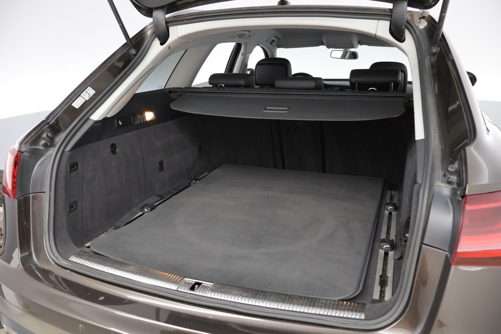 Audi A6 Allroad 2016 Business Sport 3,0 V6 TDI 160 kW quattro S tronic - Webasto | Vetokoukku | Nahka-Alcantara | Ilma-Alusta | Xenon