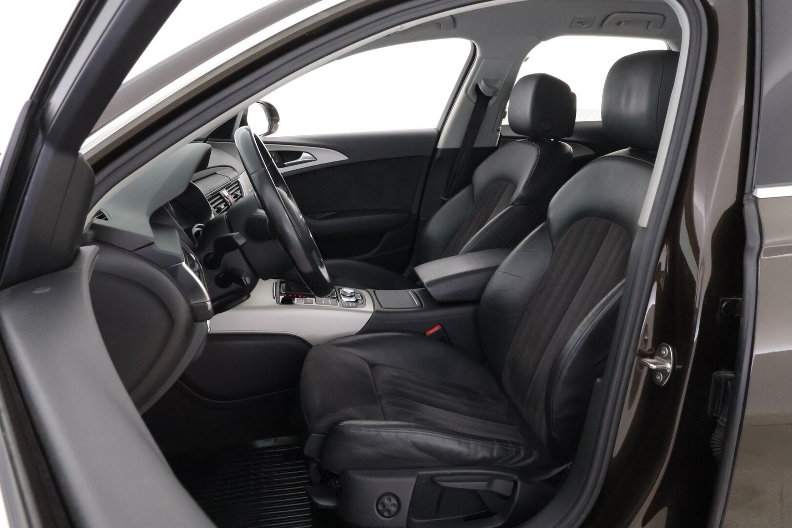 Audi A6 Allroad 2016 Business Sport 3,0 V6 TDI 160 kW quattro S tronic * Webasto / Vetokoukku / Nahka-Alcantara / Ilma-Alusta / Xenon - 2x Hyvät renkaat aluvantein / Peruutustutkat / Juuri tullut Tampereelle! - HULLUT AVAJAISHULINAT KORKOTARJOUS 3,29 %